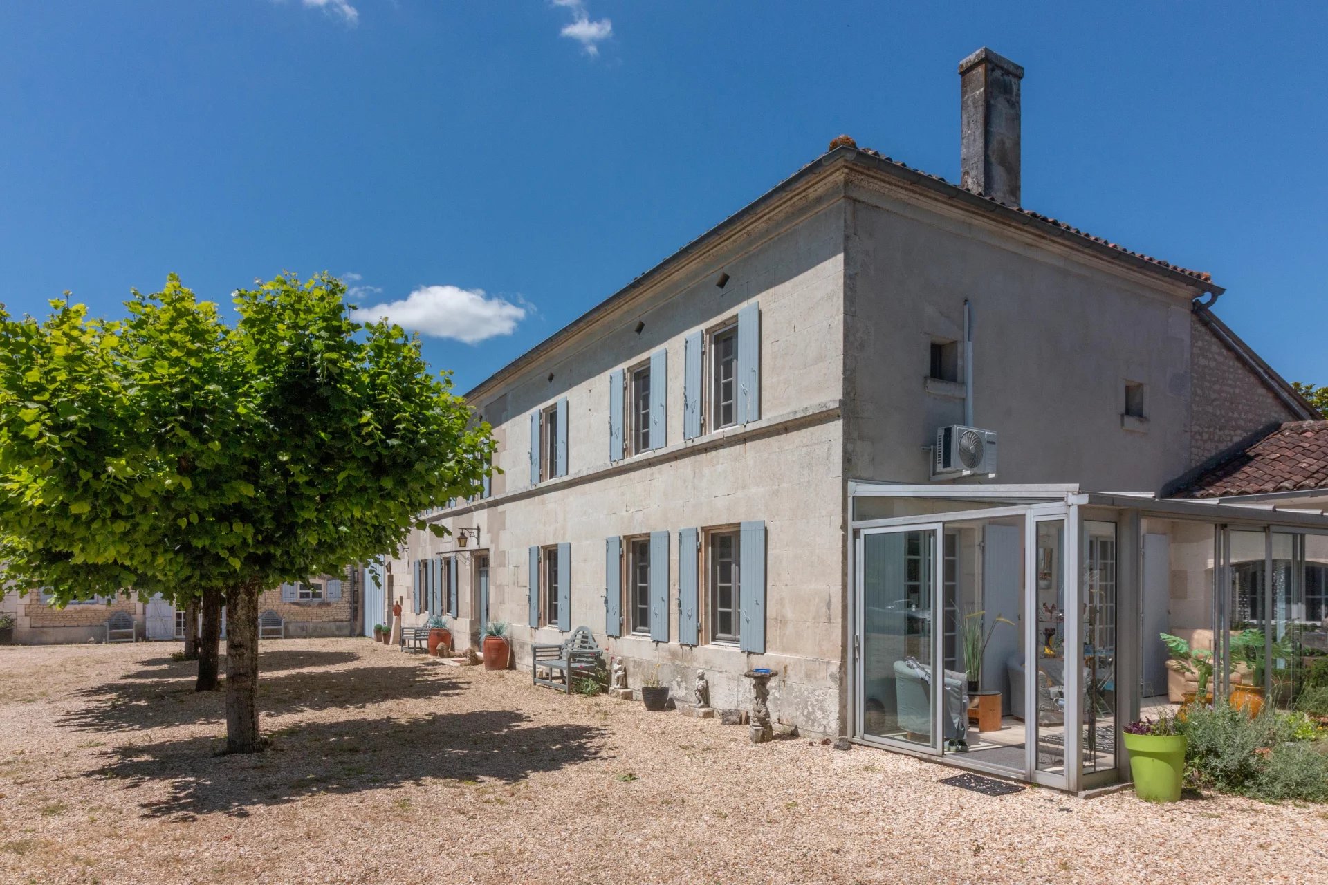 Belle maison charentaise dans un emplacement recherché