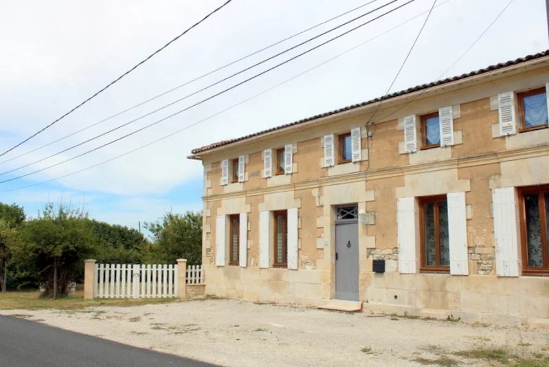 Maison avec vue magnifique, gîte, grange et ruine !