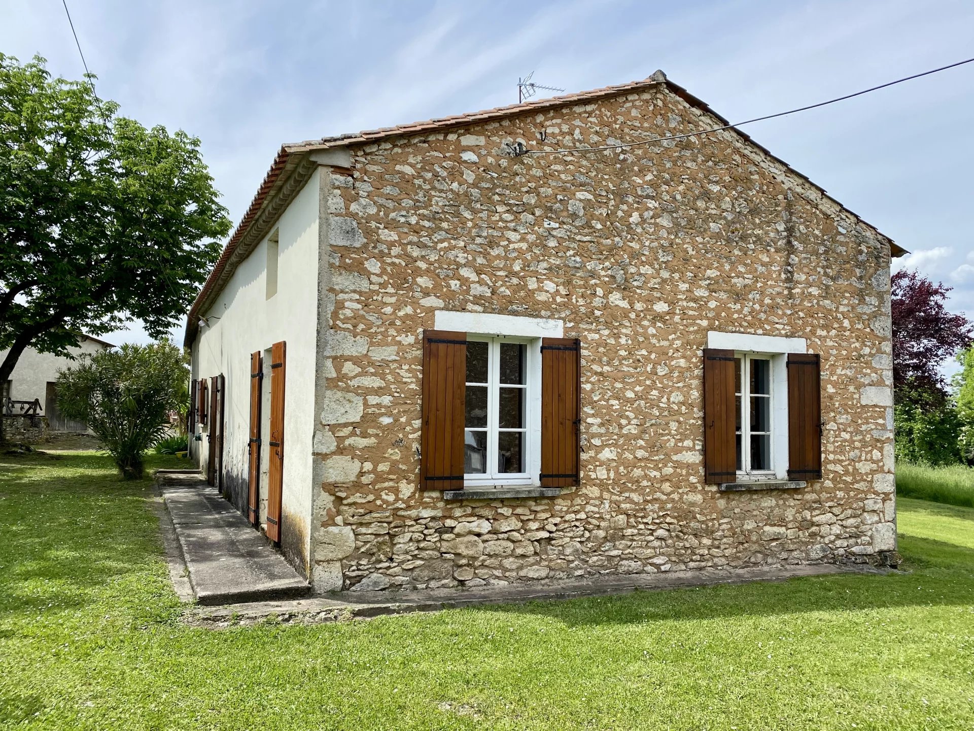 Charming stone farmhouse near Monpazier