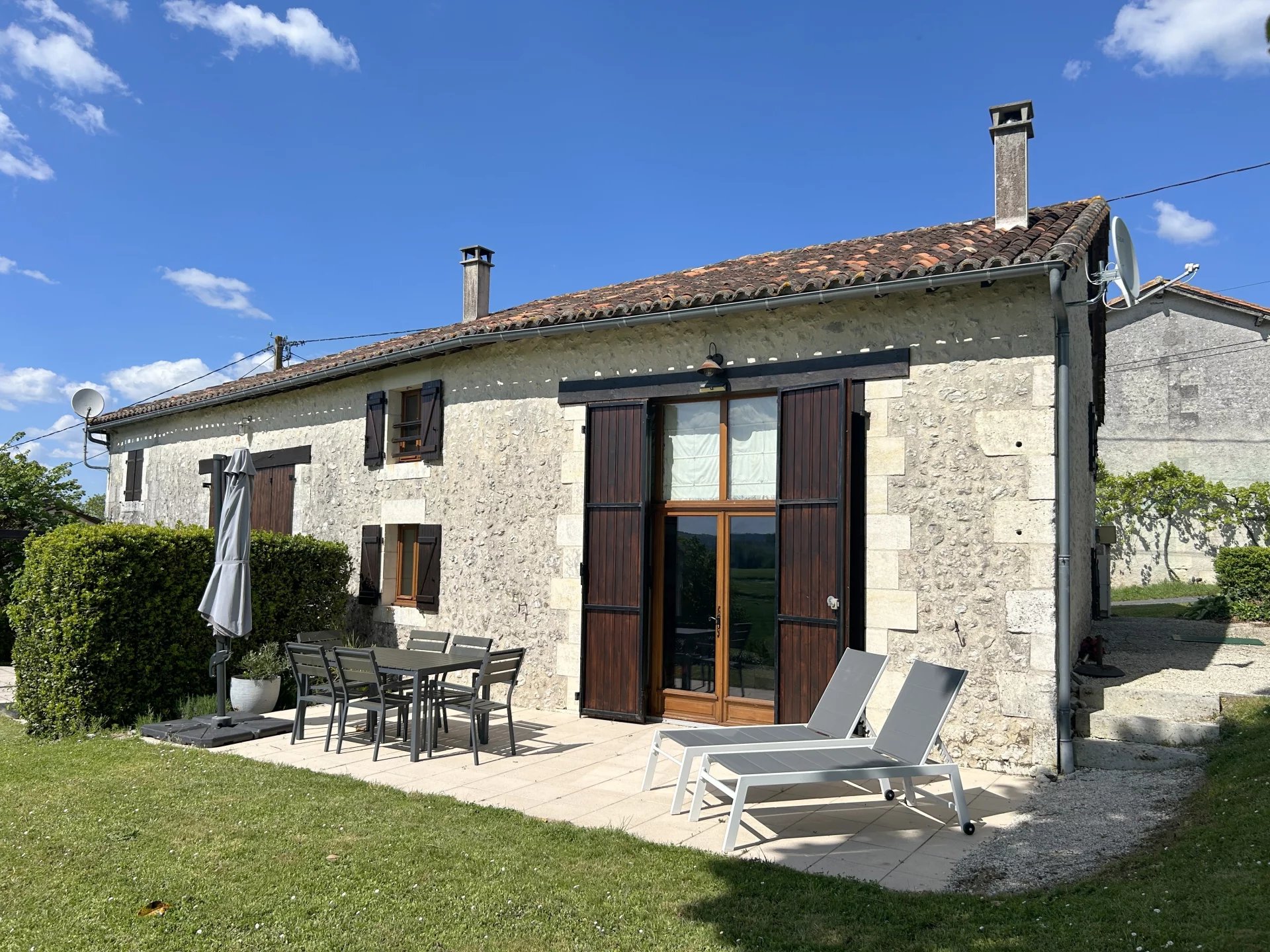 Belle grange rénovée en copropriété avec 3 chambres et 3 salles de bains
