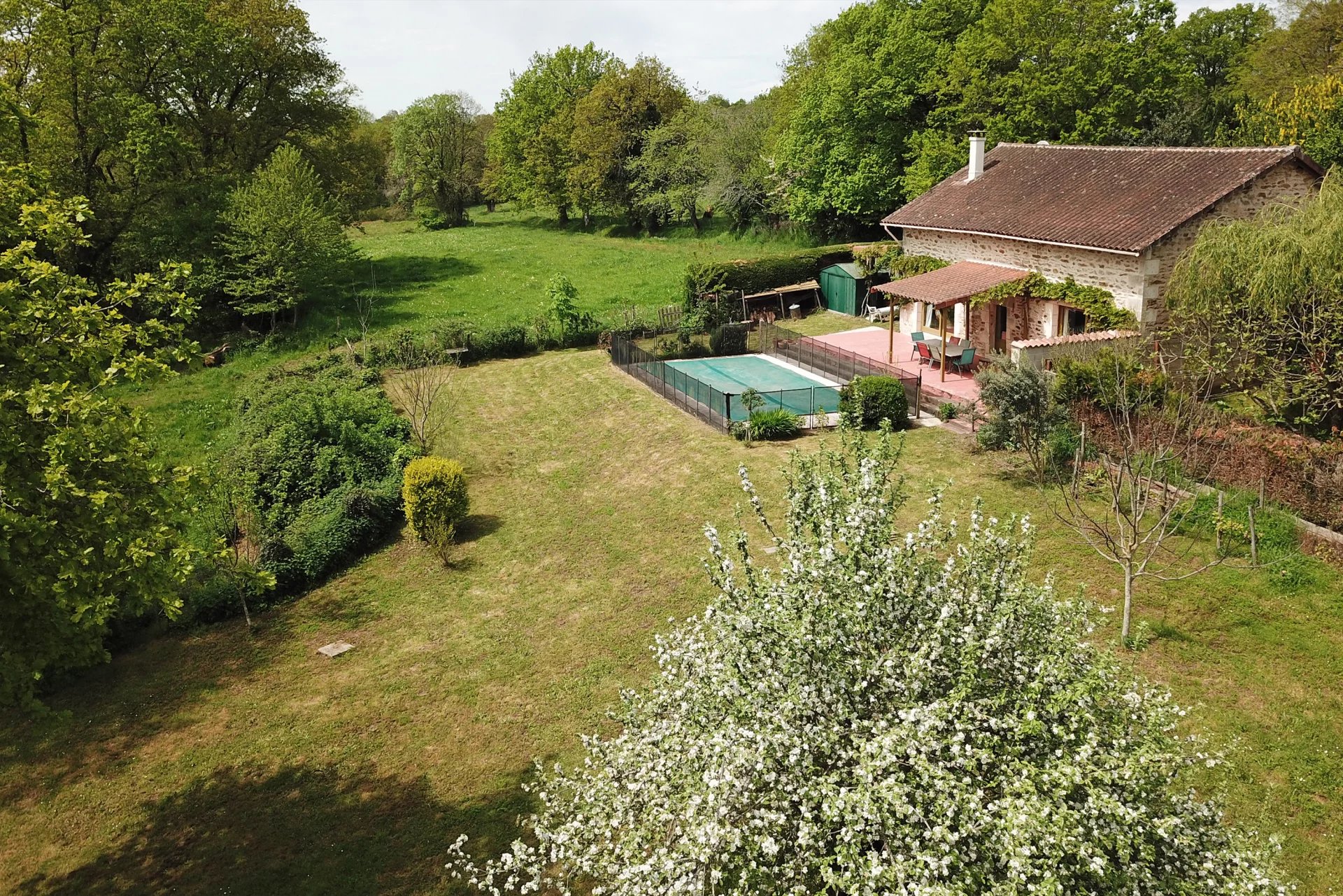 Lovely 4 bed home with pool and super views