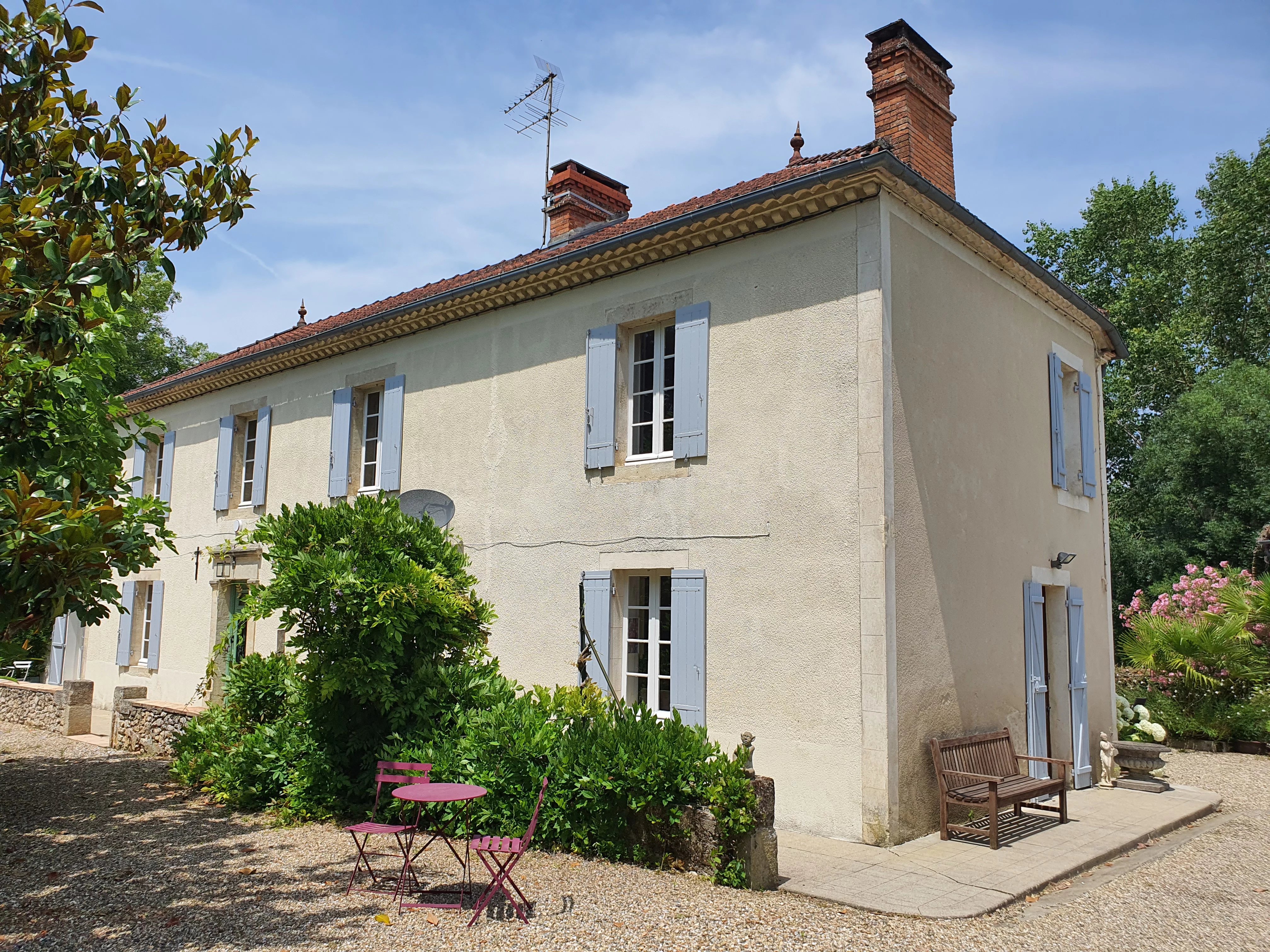 Belle maison de 6/7 chambres avec piscine et petit appartement