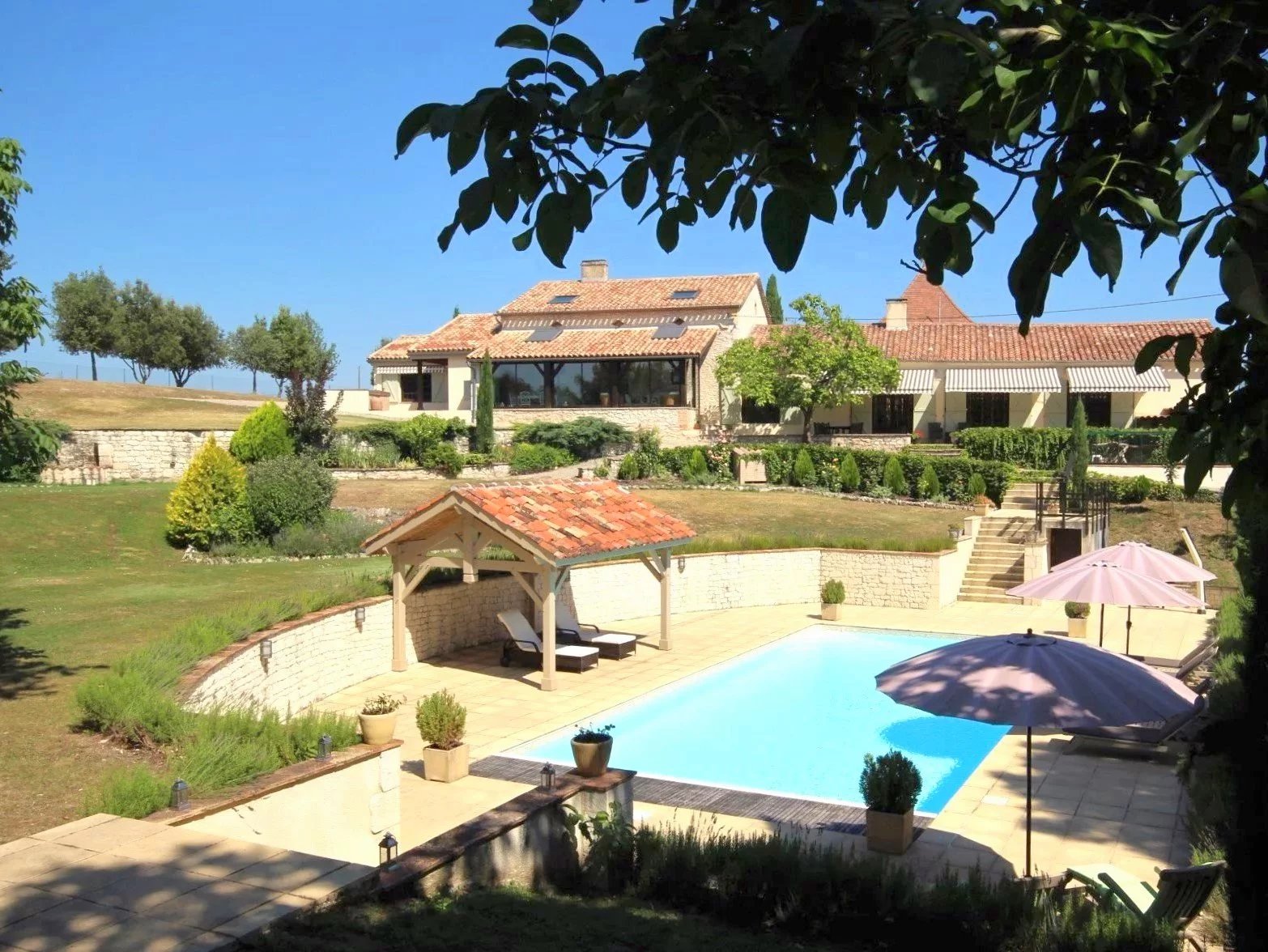 Magnifique propriété avec piscine et terrain de tennis