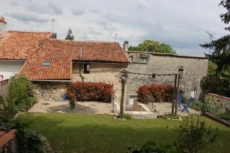 Spacious village house with fantastic chateau views