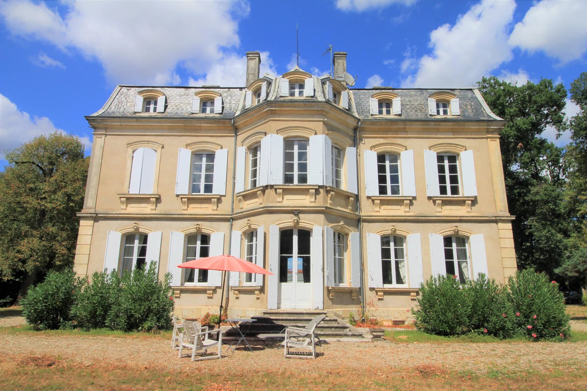 Maison bourgeoise en bordure de rivière aux portes d'une bastide