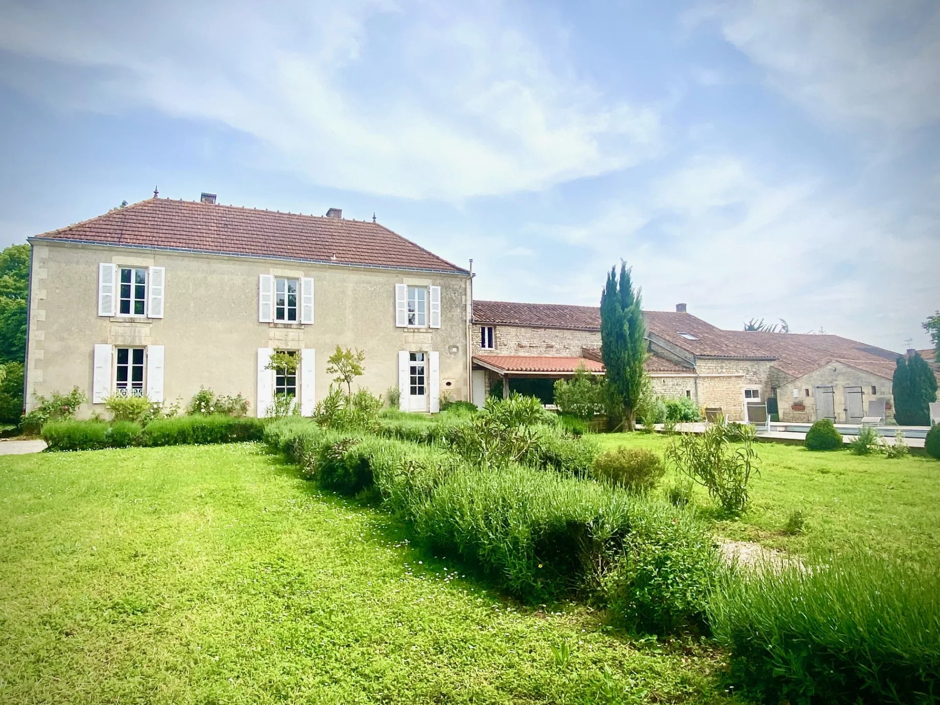 Belle Maison de Maître avec piscine chauffée à 30 minutes de la côte Atlantique