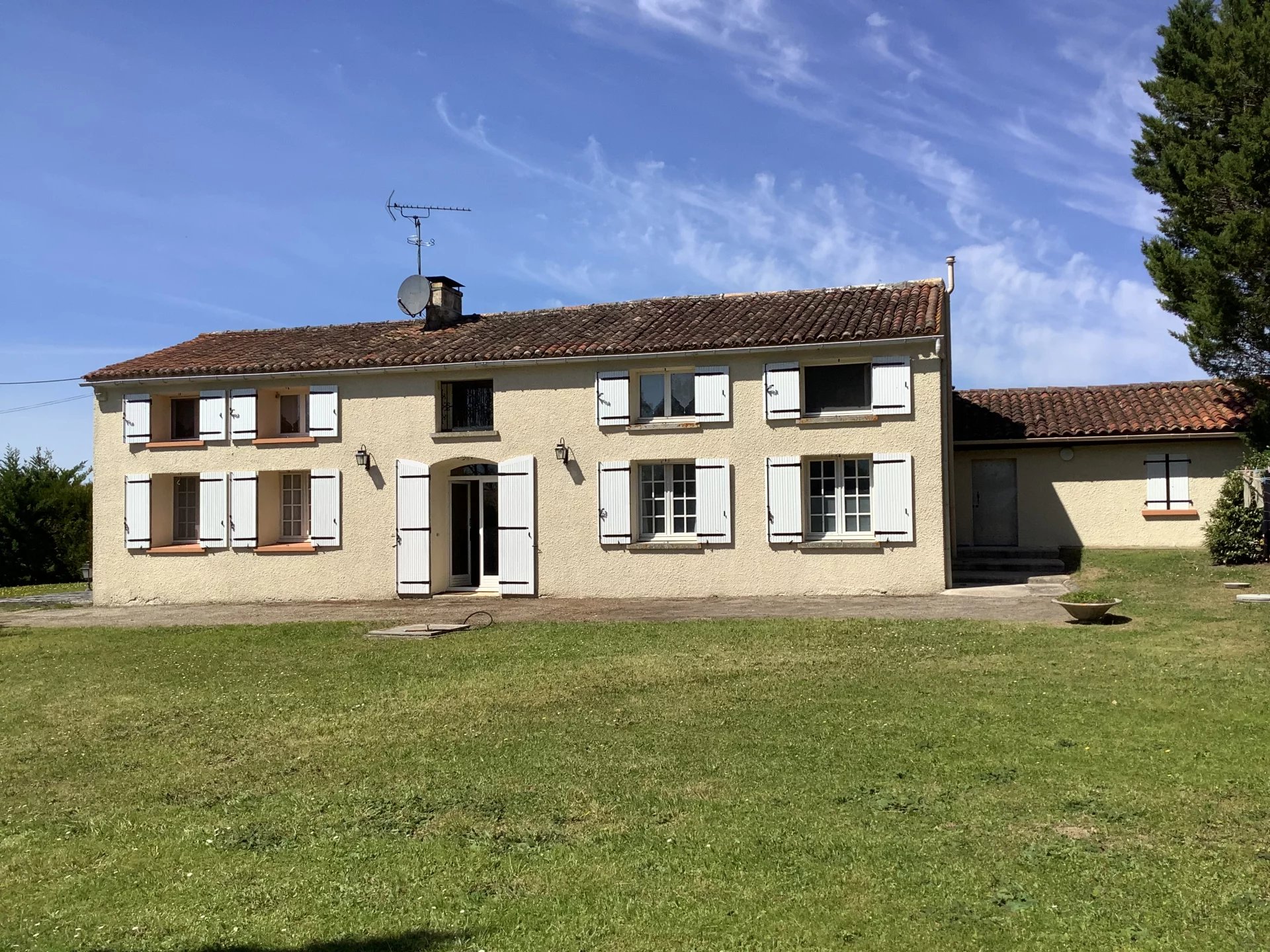 Spacious country house with pool near Cognac