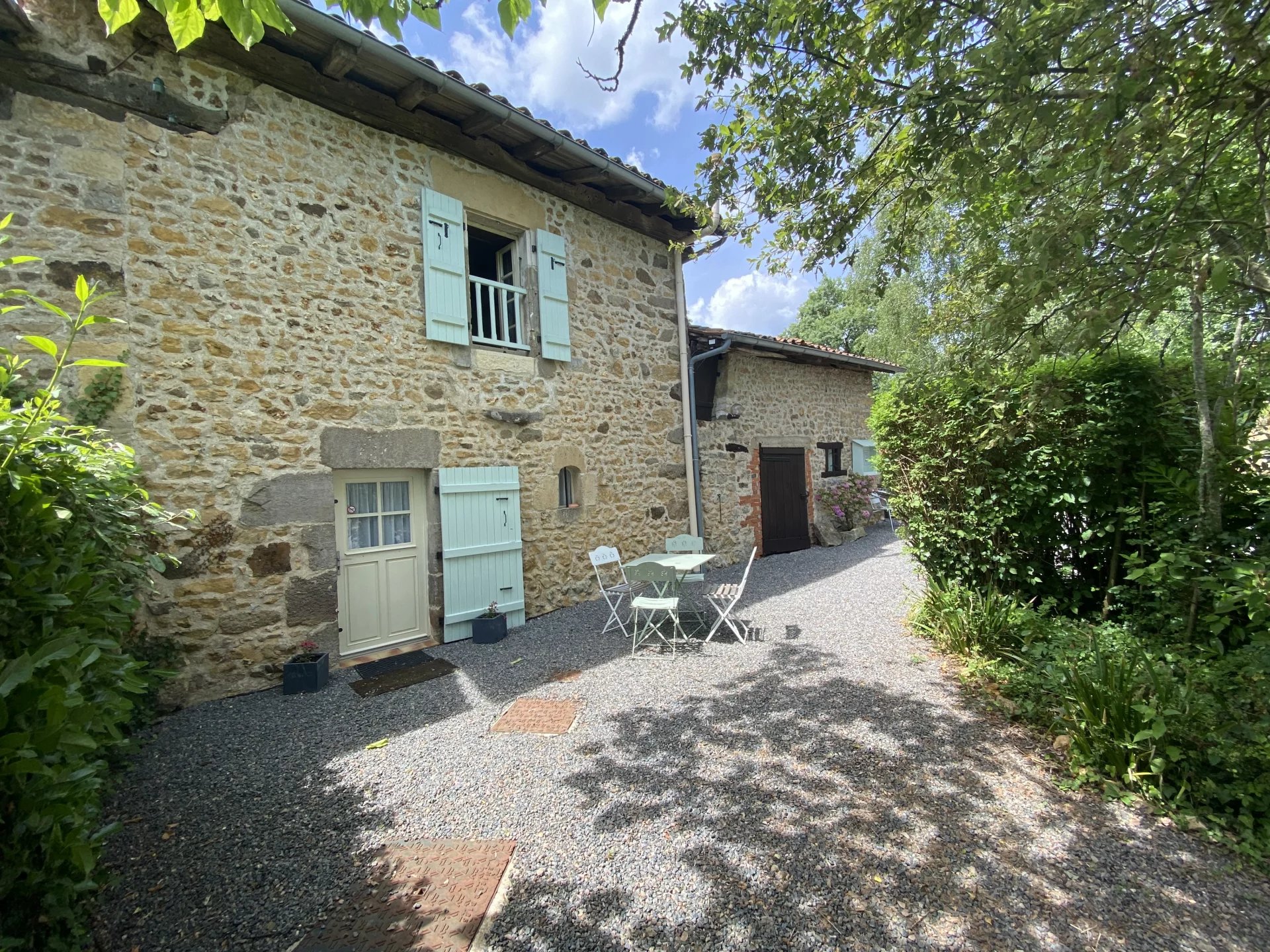 Holiday complex of 6 habitations in Charente countryside