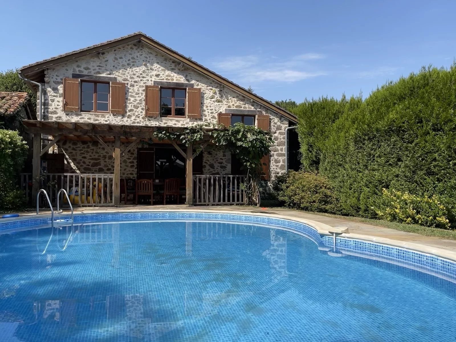 Beautifully renovated 5 bed stone house with pool