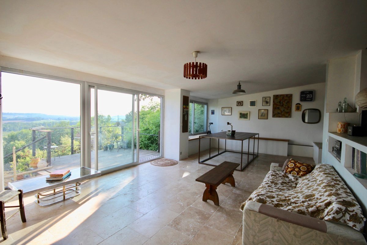 Barn conversion with breathtaking, panoramic views, 4 beds + 2 bathrooms