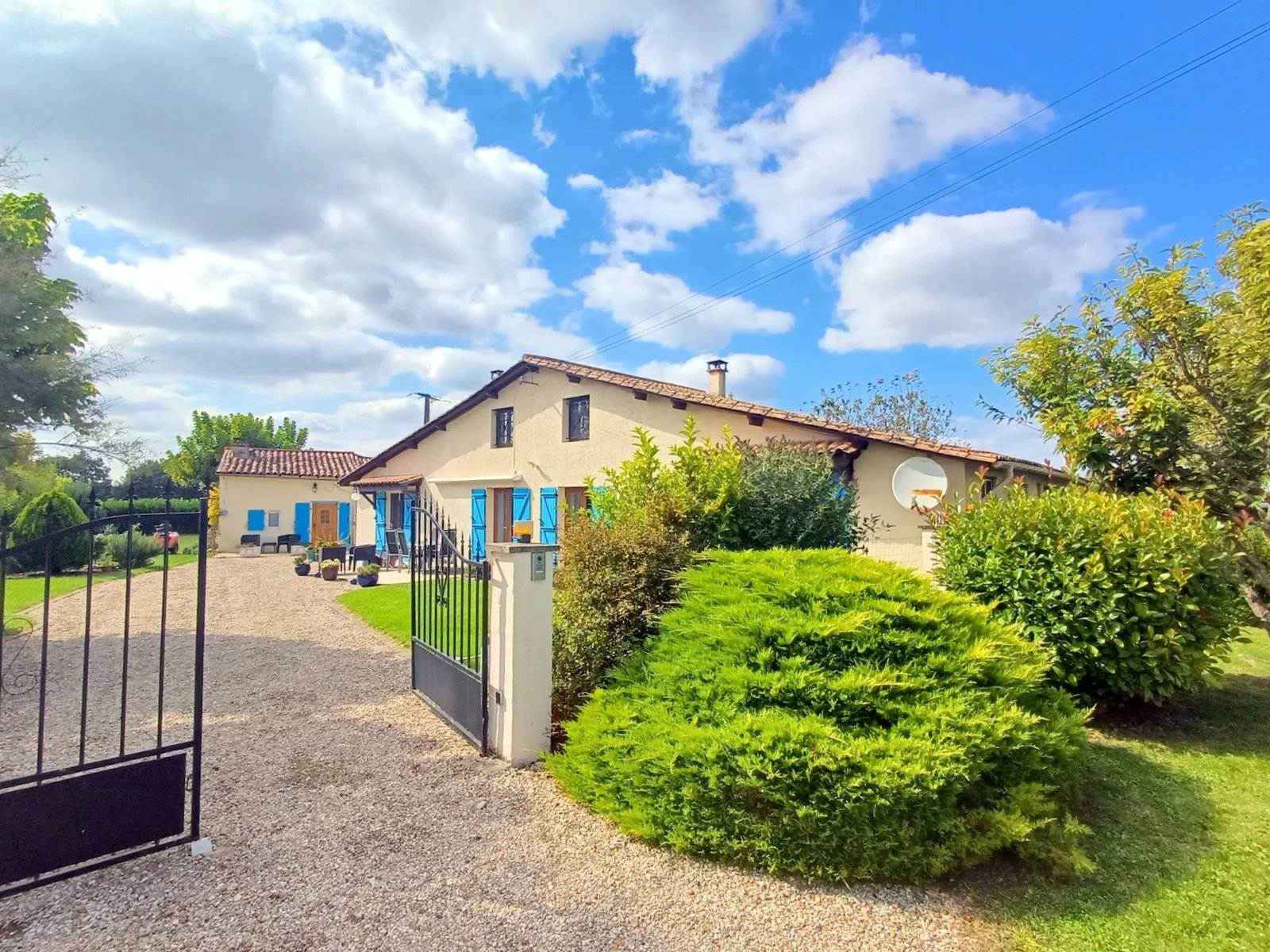 4 bed stone house with guest cottage and countryside views