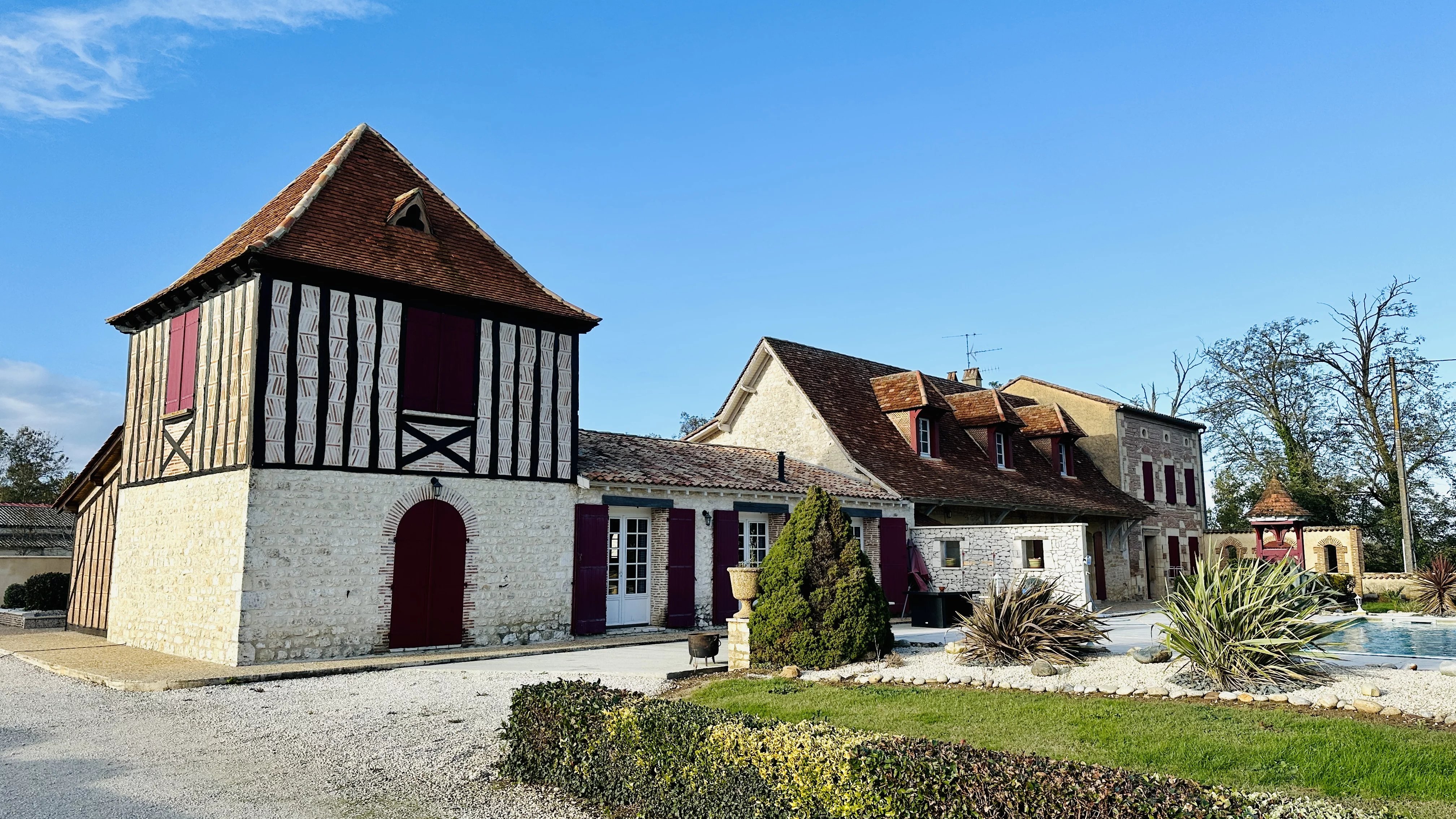 Unique manor house dating back to the 18th Century with guest annexe and 2 gites