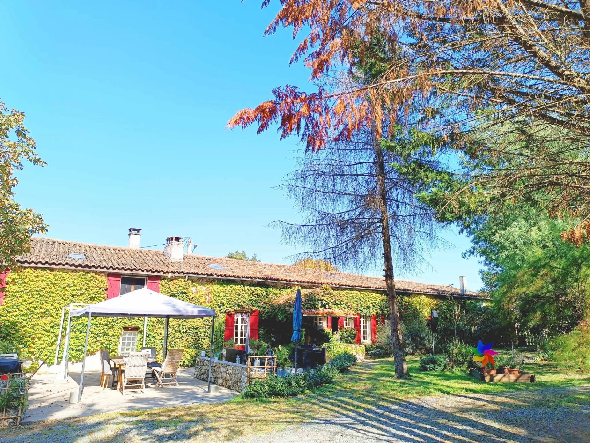 Jolie maison de caractère avec gîte et chalet de 2 chambres