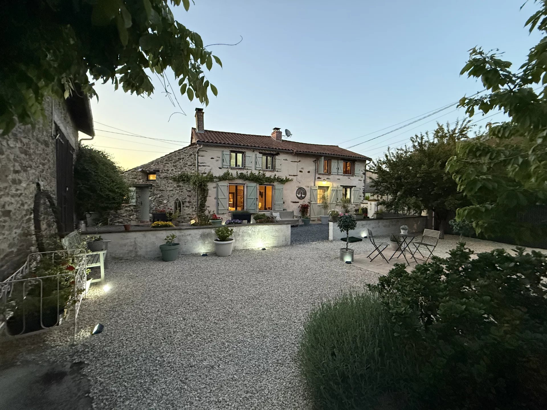 Très jolie maison bien rénovée dans un endroit rural mais pratique