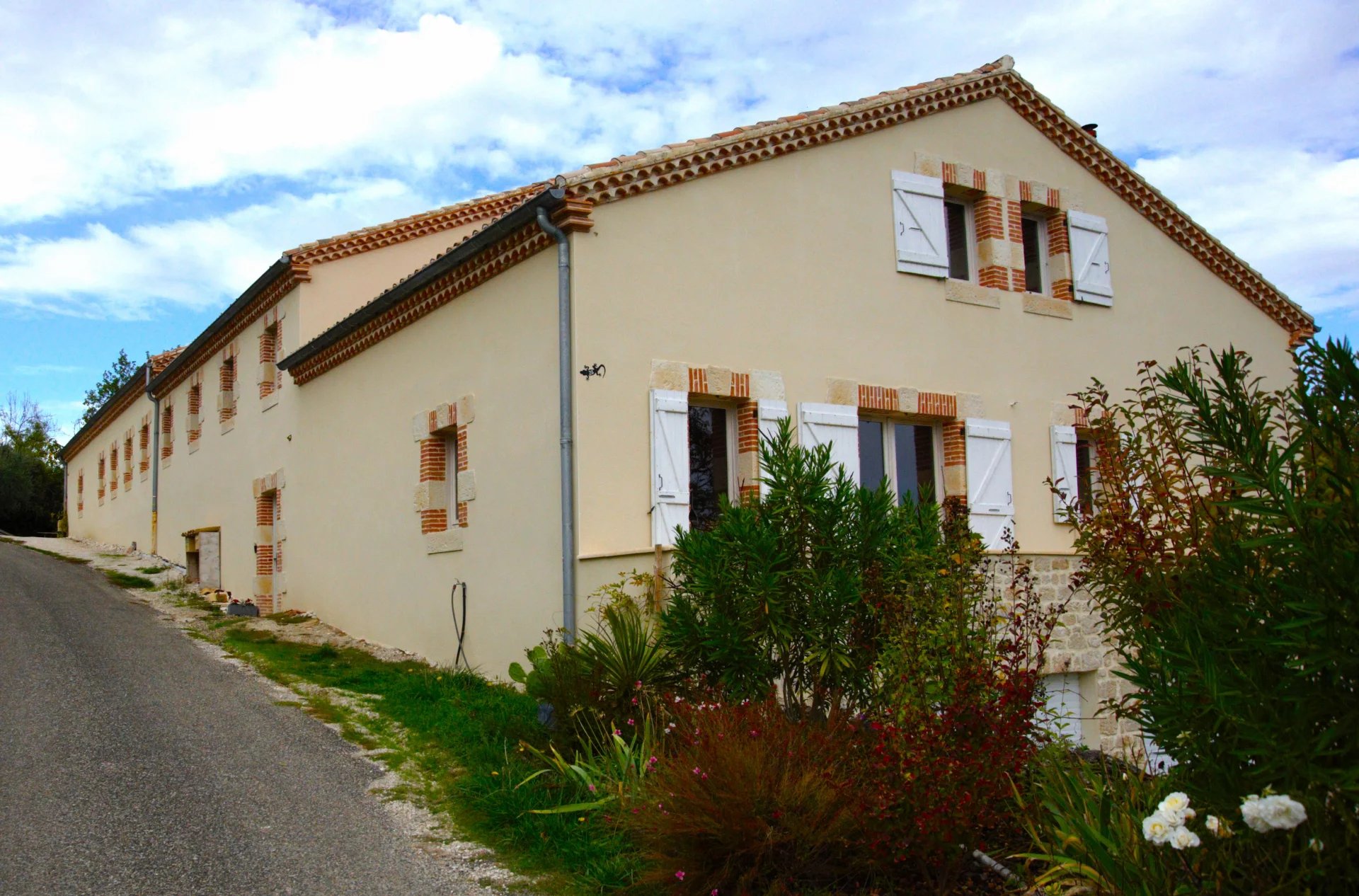 Bed and Breakfast property on the Saint-Jacques de Compostelle pilgrimage road in Lauzerte