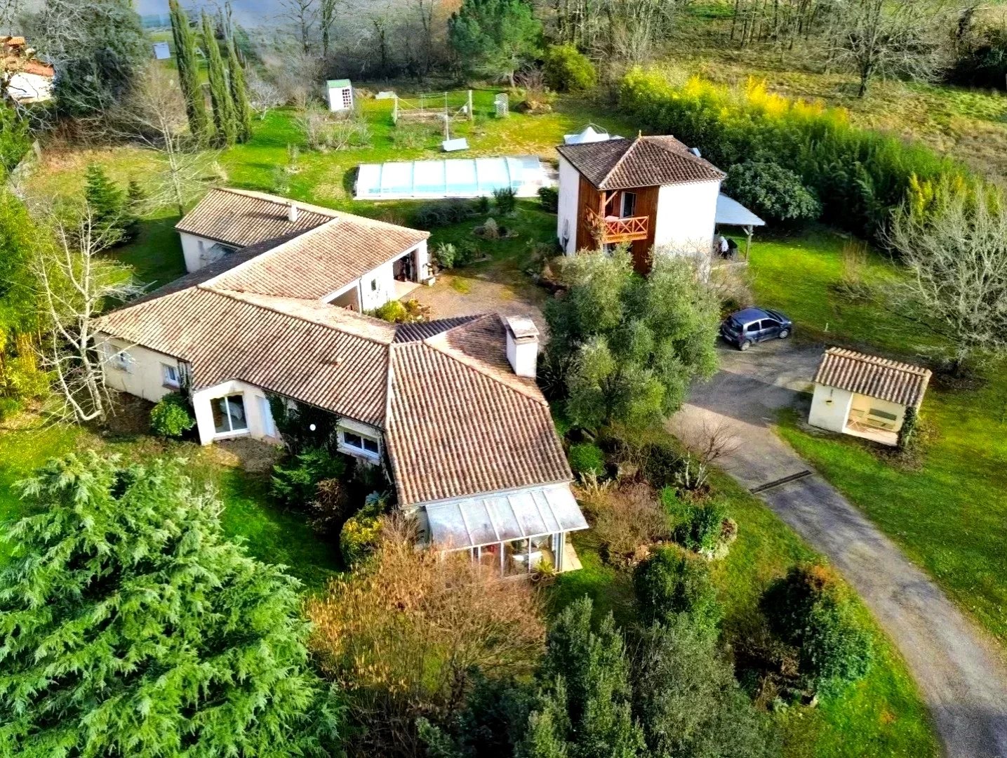 Maison avec chambres d'amis, gîte et piscine à Lalinde