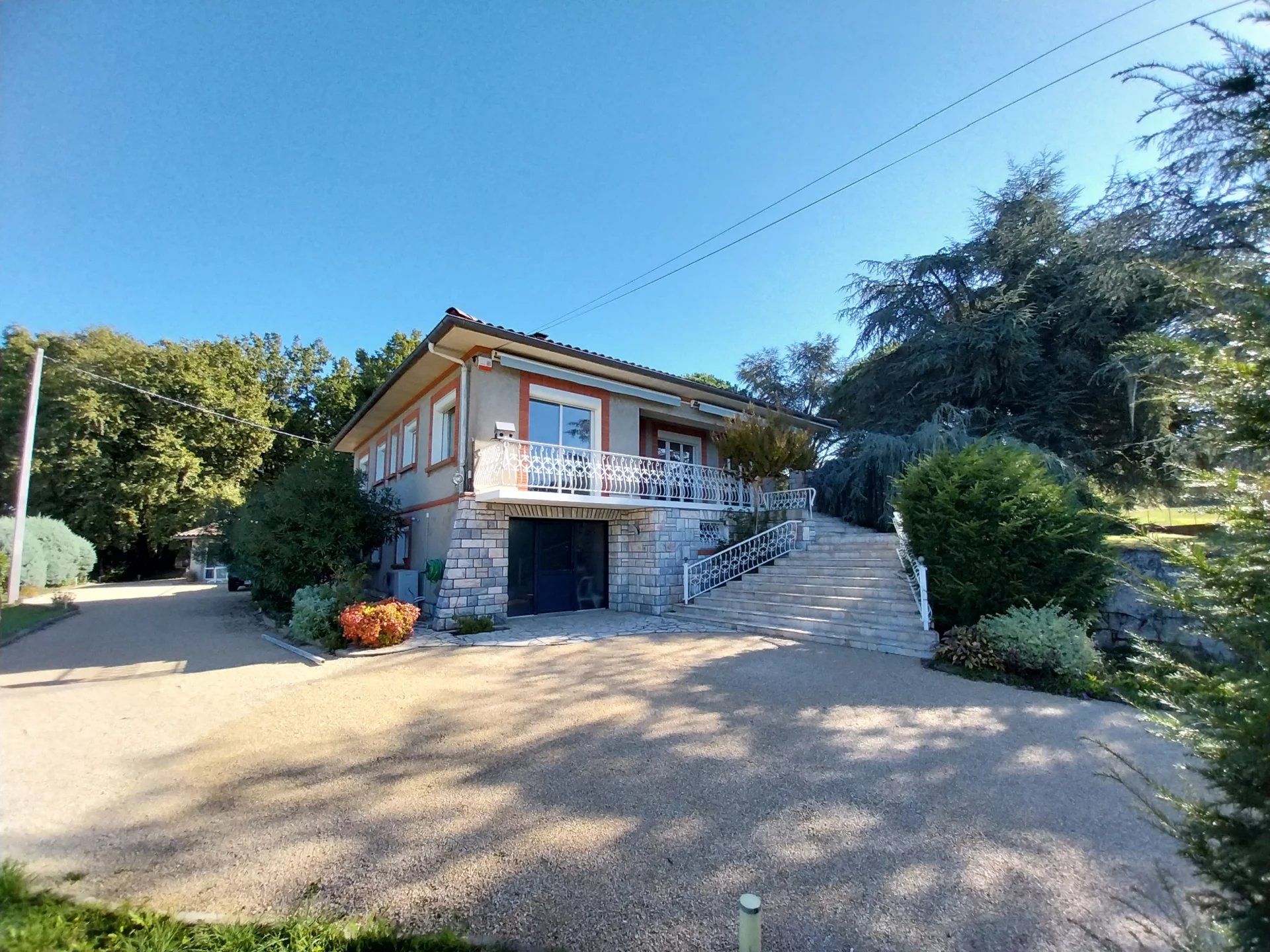 Maison, studio indépendant, terrain arboré, à 5 minutes de Montauban !