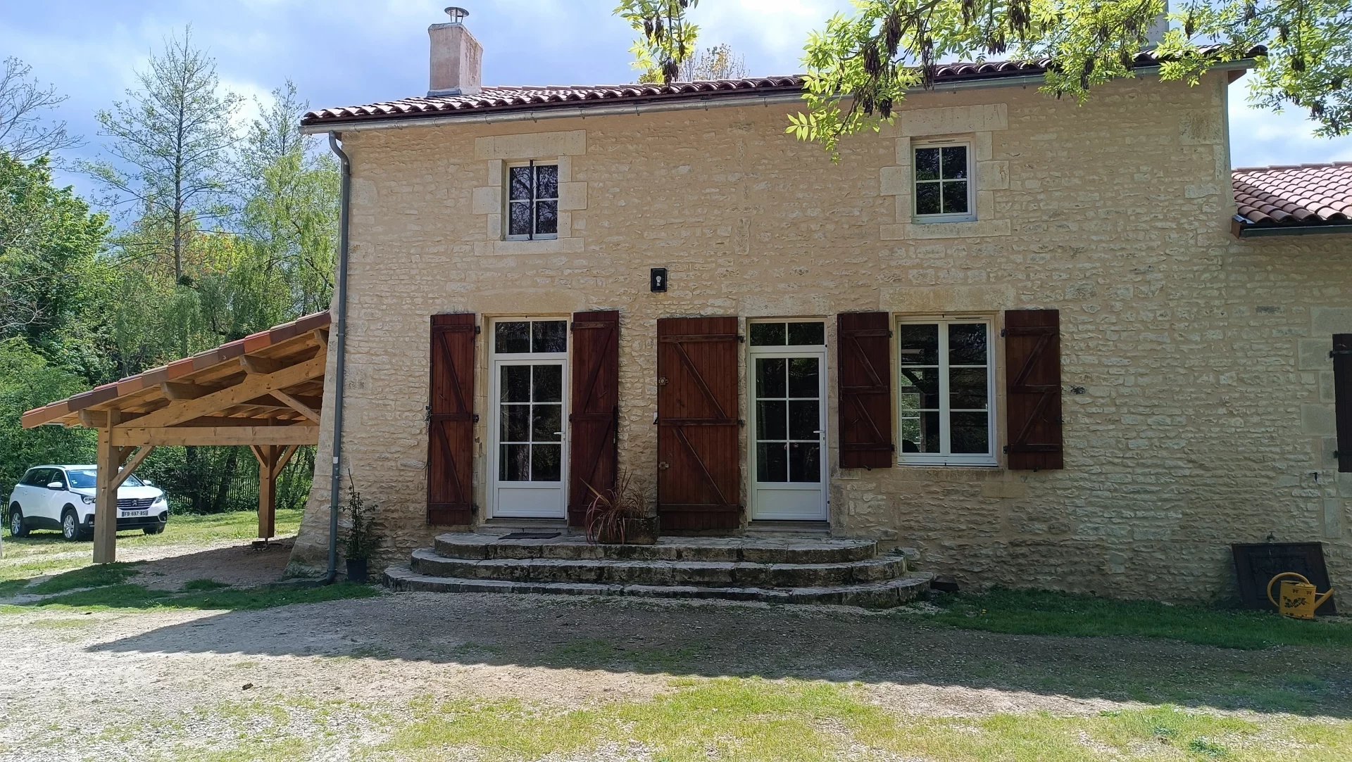 Agréable moulin rénové en bordure de Charente - 10 minutes de Ruffec