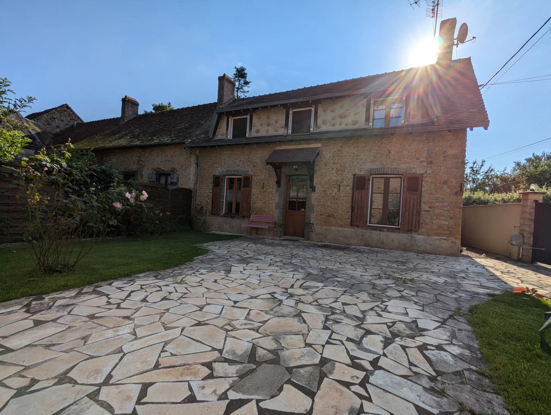 Beautifully presented property with heated pool near Chaillac 36