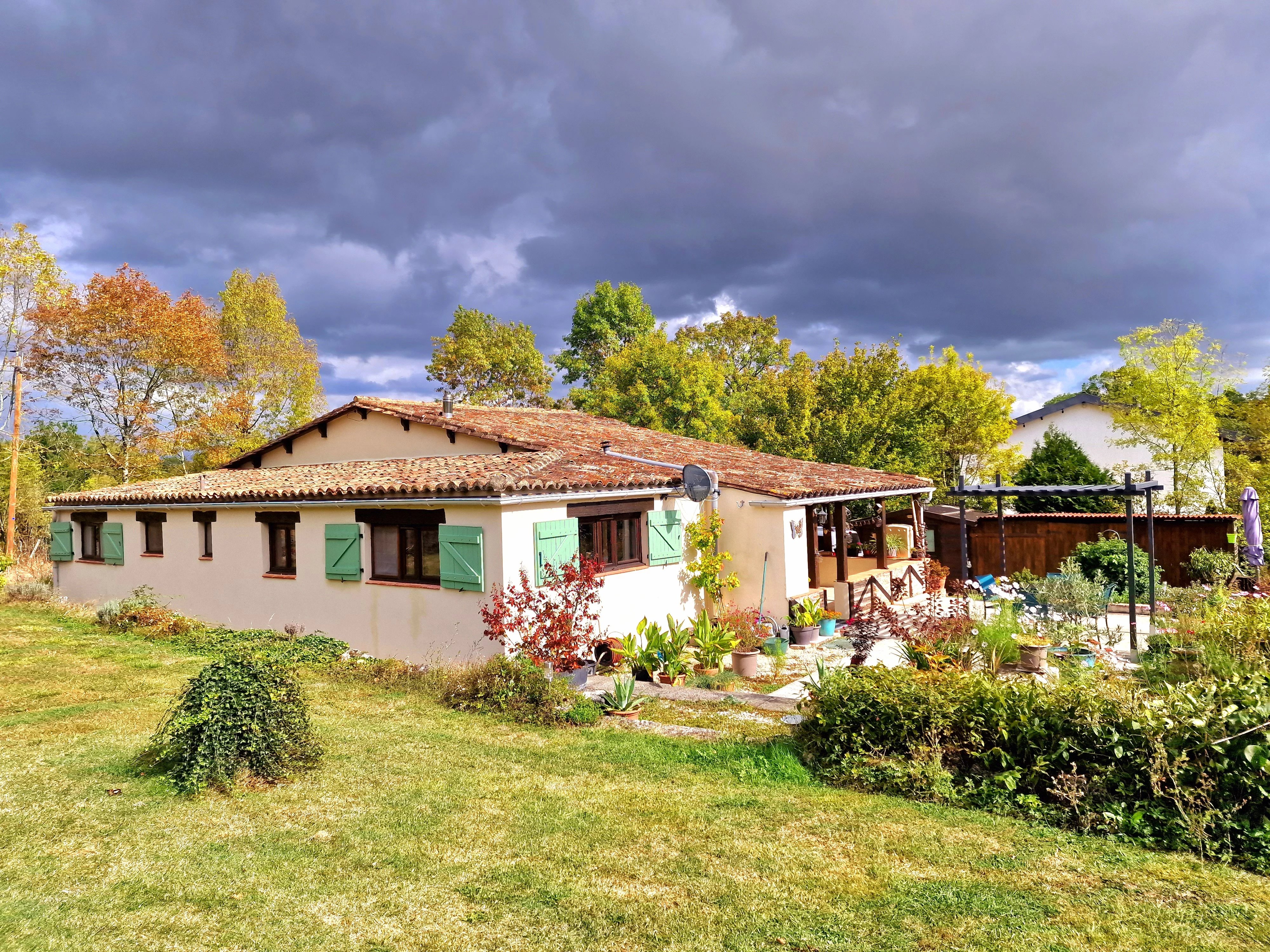 Pretty 3 bed stone house with garden and views