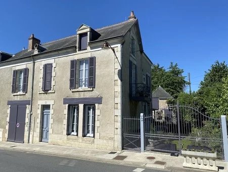 Charming a well renovated house in a small town with all commerces