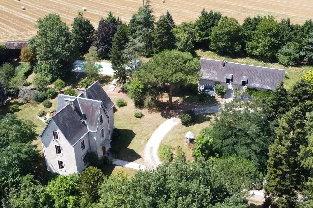 Beau Manoir sans voisins avec gîte indépendant, piscine, sur 3 hectares de terrain