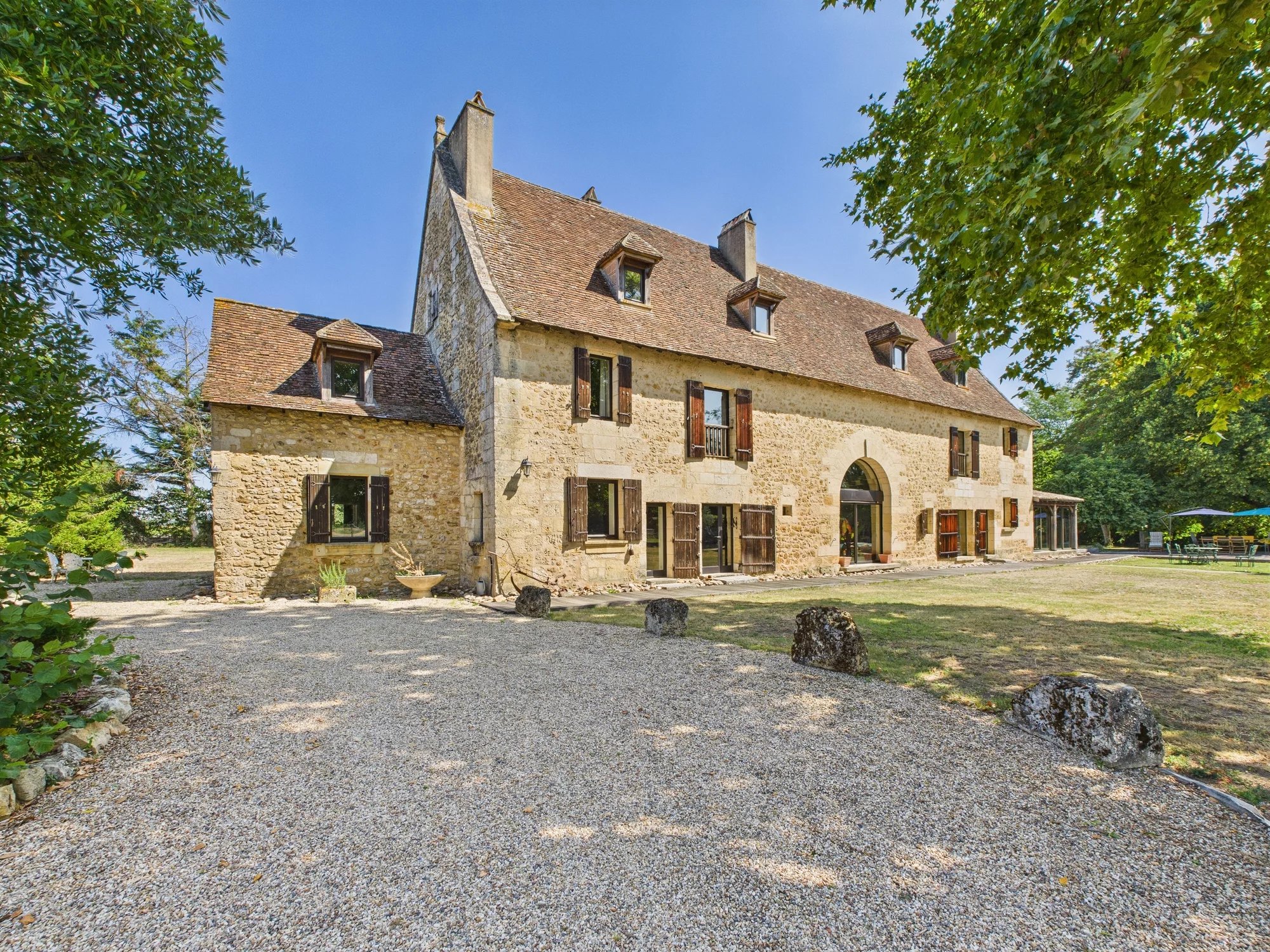 Exceptional Medieval Riverside Property – Guest House, Infinity Pool & Outbuildings – Near Bergerac