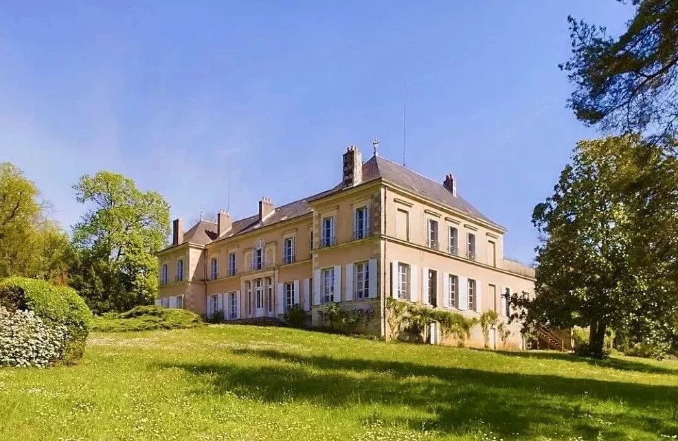 Superb 19th century château in glorious parkland setting
