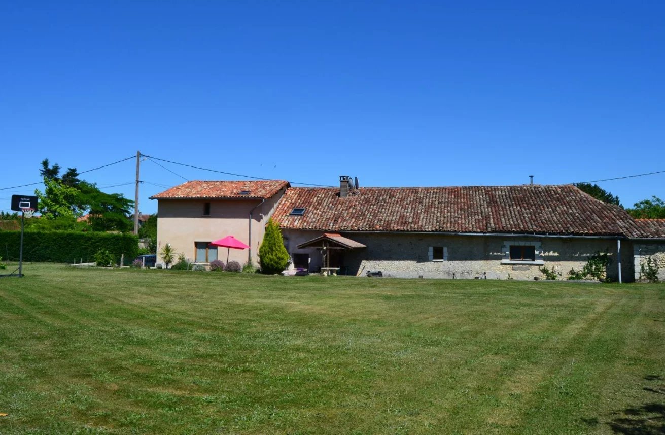 Maison de 3 et 2 chambres, grange et jardins