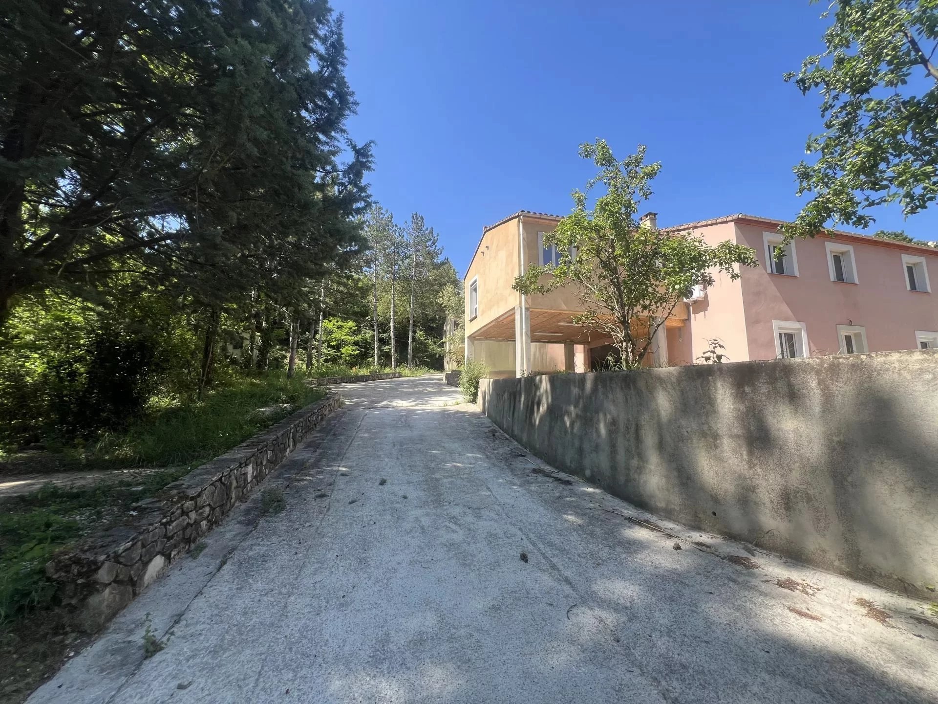 Close to Limoux, 5 bedroom house with garage, outbuildings, land and guest house