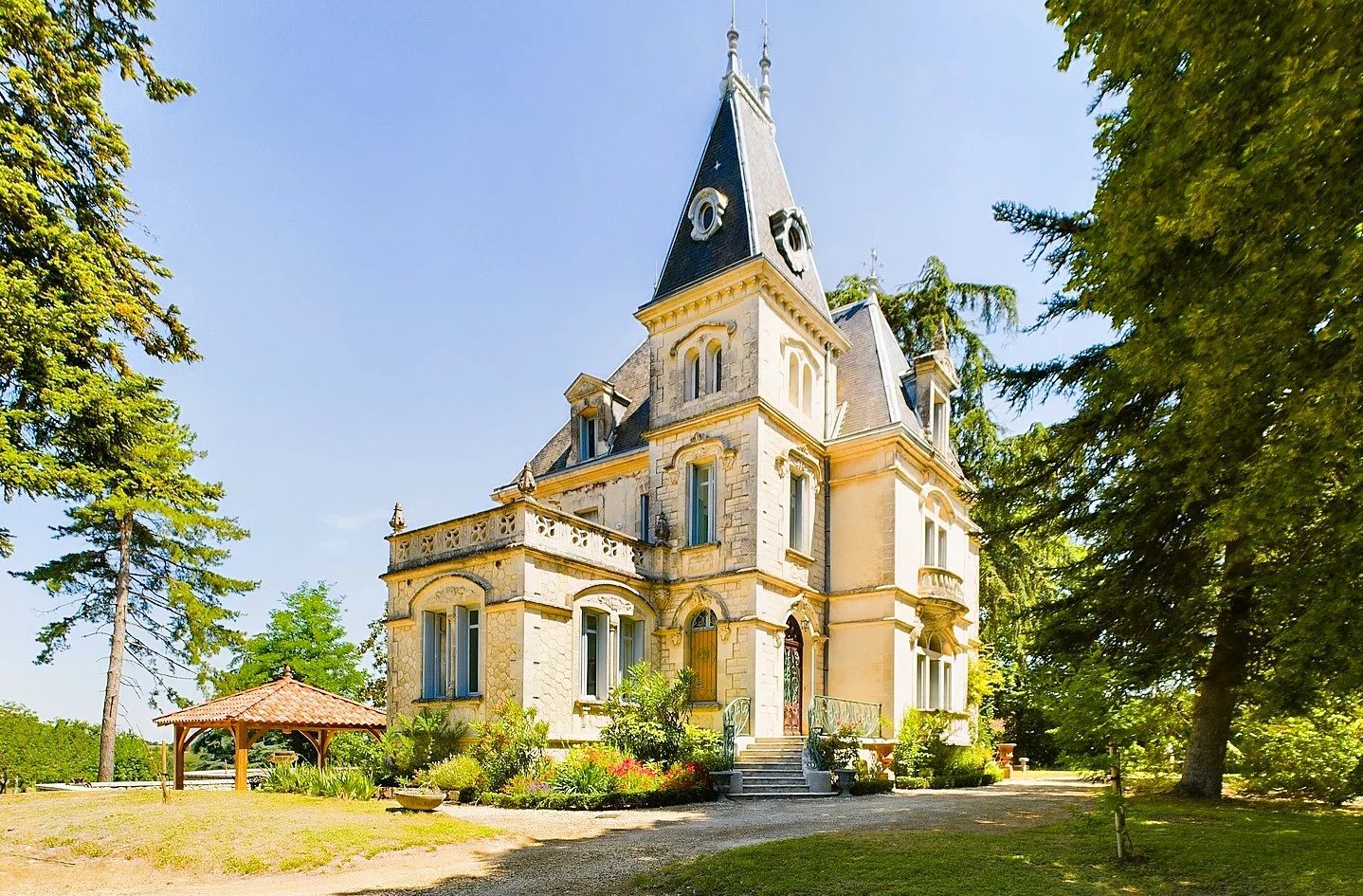 Superbe Art Nouveau property close to Agen