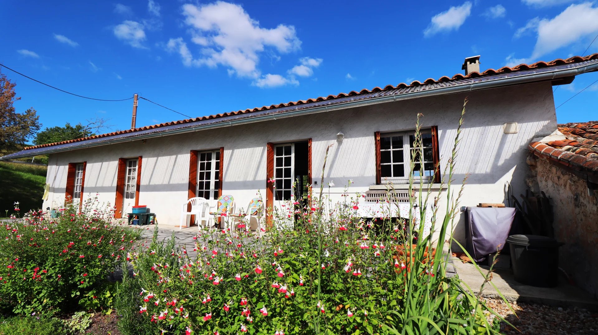 Charming 3-bed property in a quiet hamlet near Ribérac