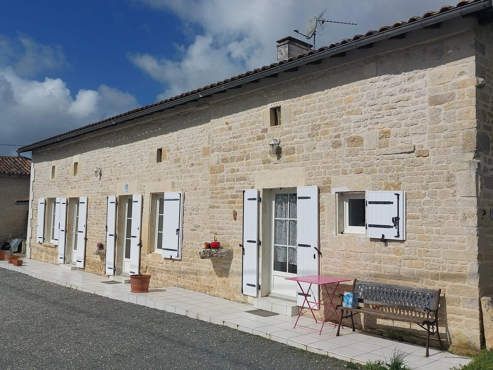 Pretty stone longère with large garage and garden