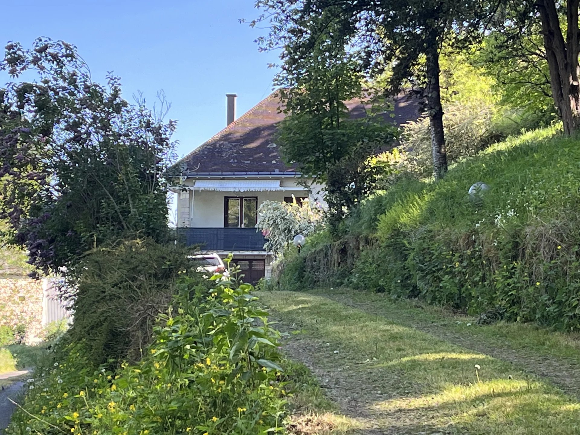 Maison de 2 chambres, mitoyenne, élevé avec vues vers la rivière