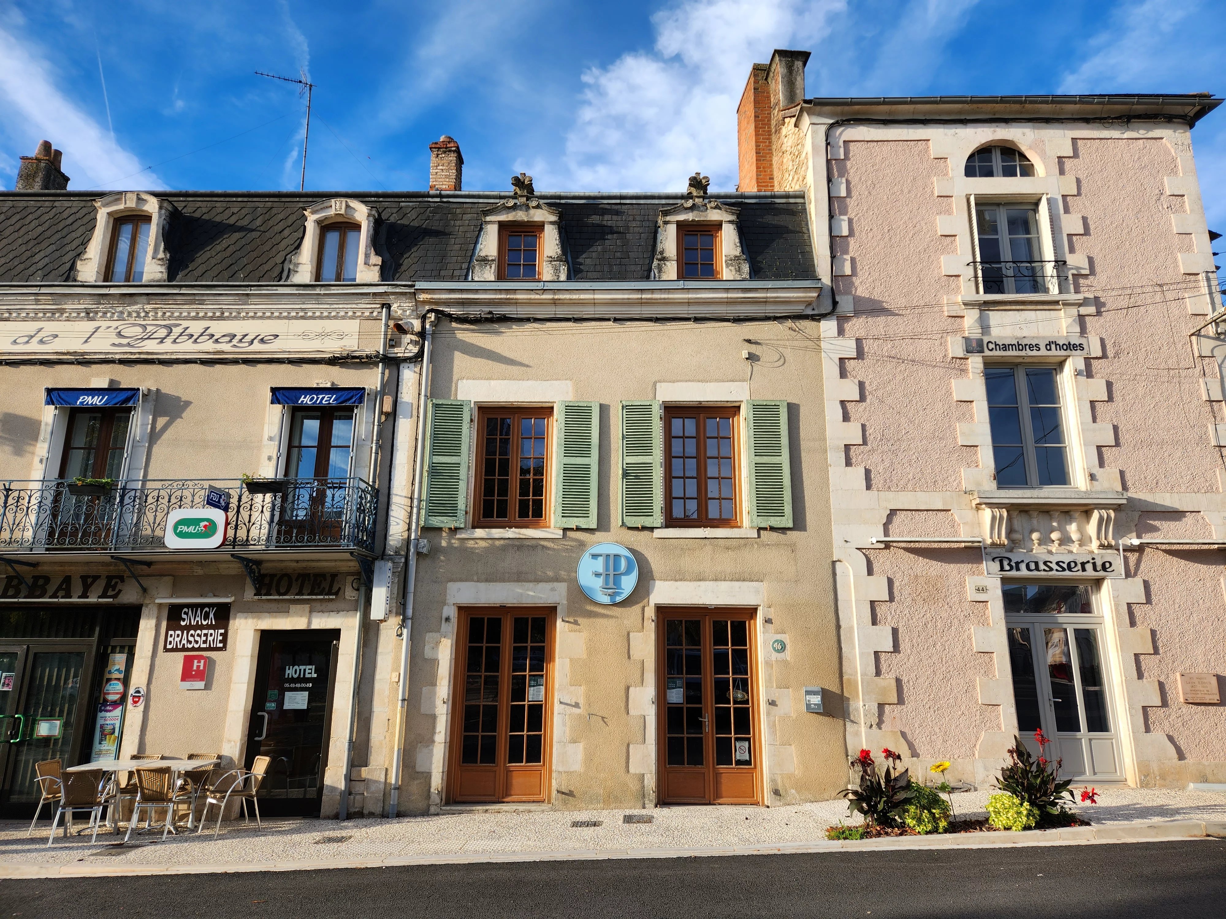 Magasin avec appartement au dessus