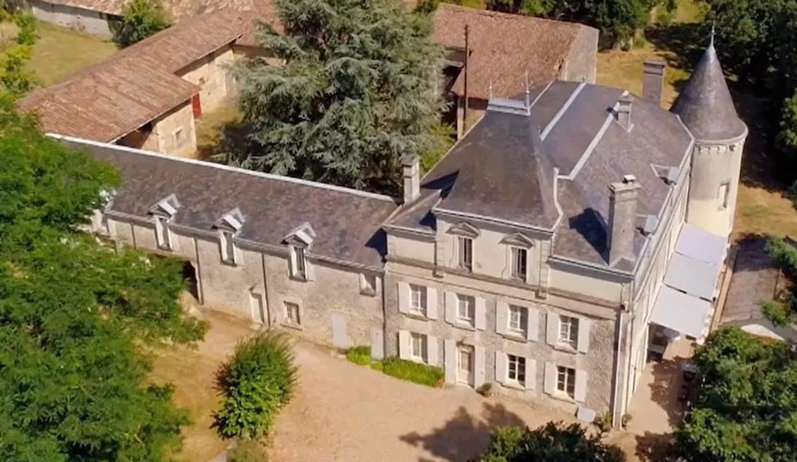 Magnificent château with lifestyle business