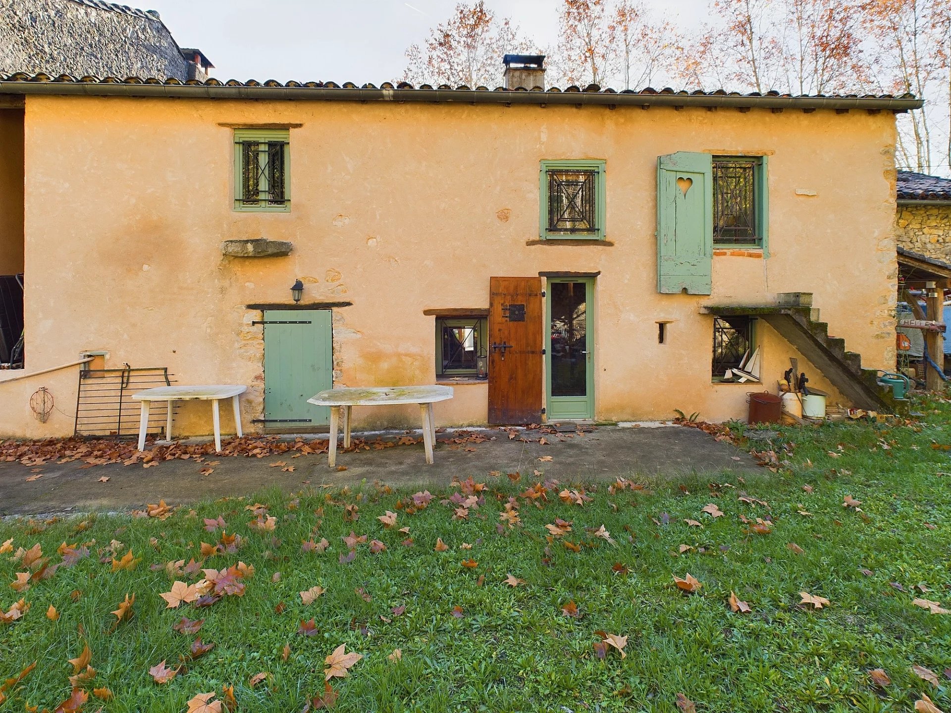 Grande maison familiale avec jardin, proche d'une gare