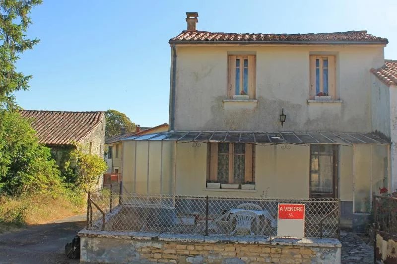Two-bedroomed house to renovate in pretty village