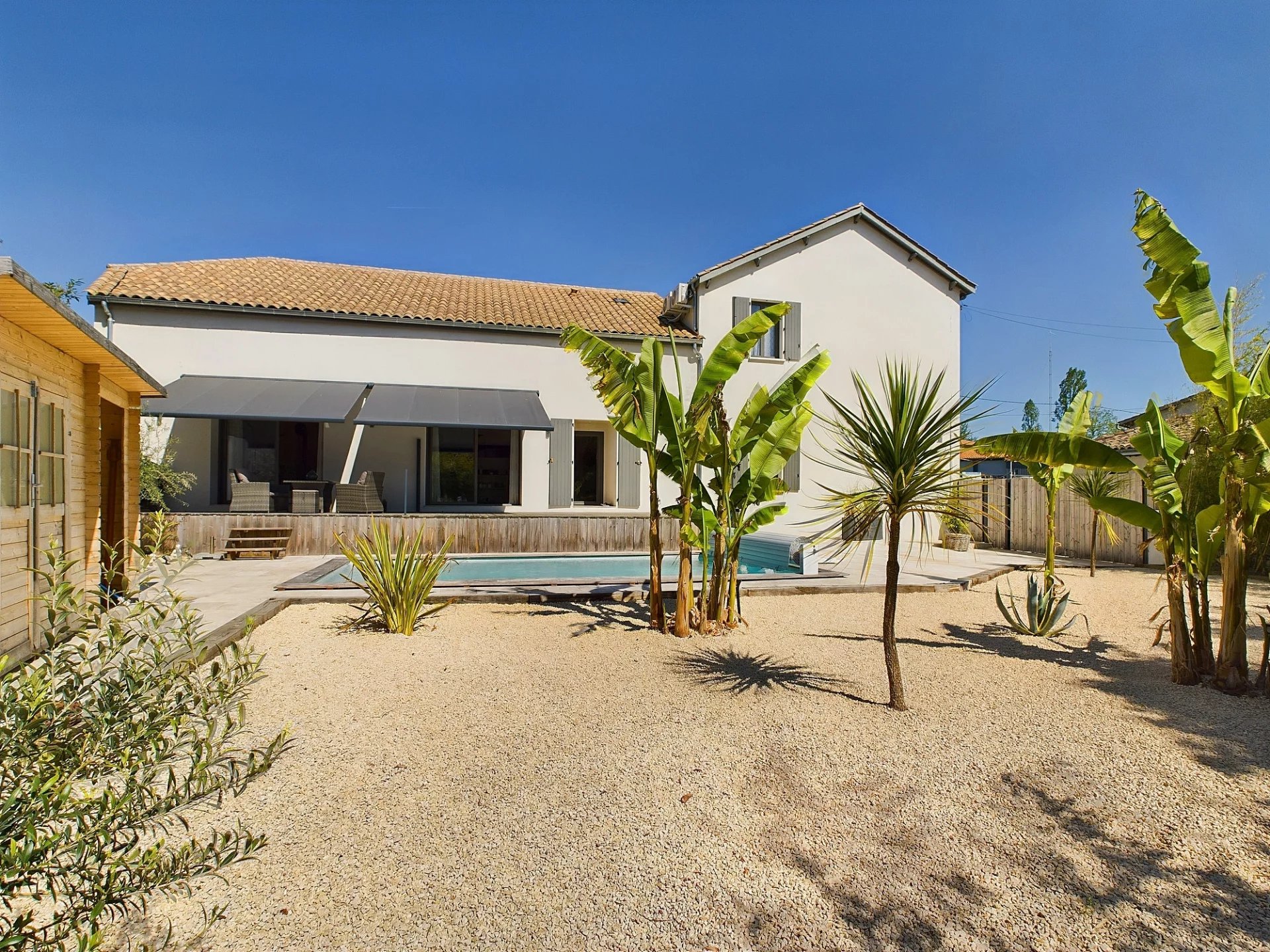 Superbe maison de village contemporaine avec piscine