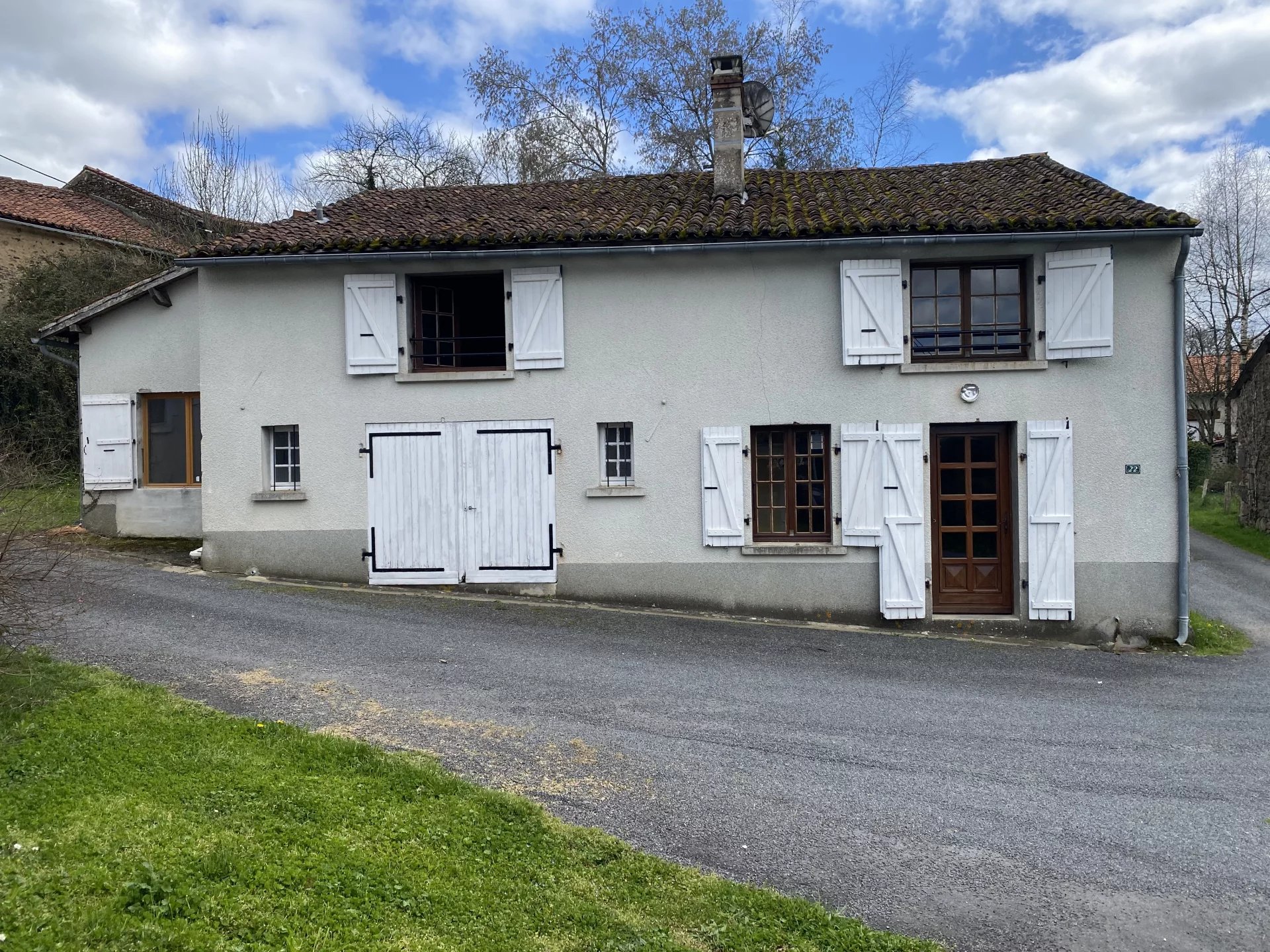 Maison de 5 chambres dans hameau tranquille avec vue sur la rivière