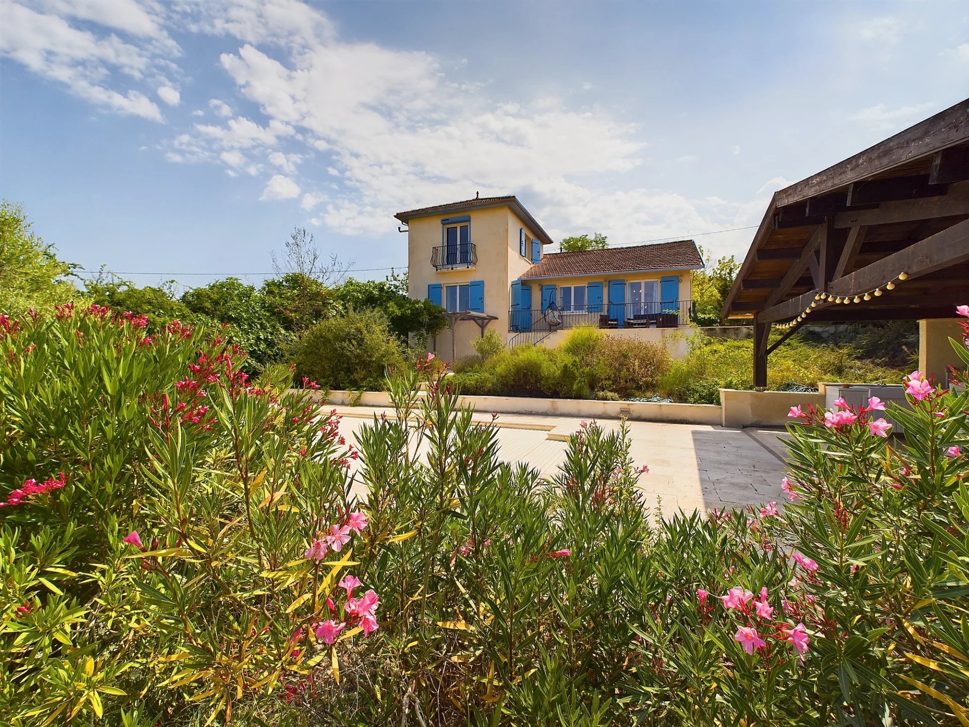 Lovely house with pool within walking distance to a Royal Bastide