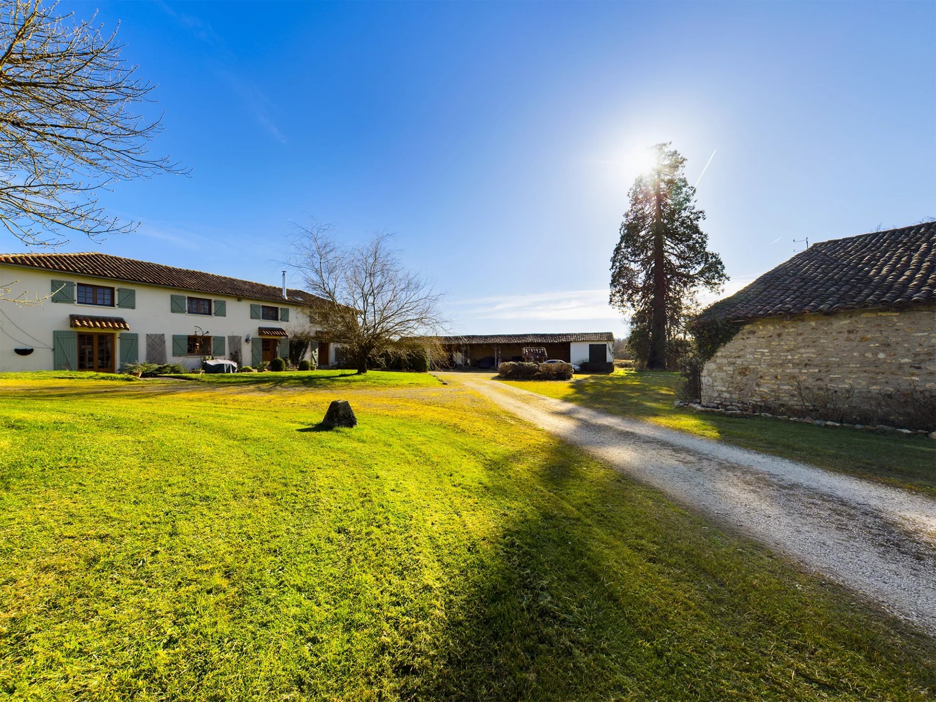 Deux maisons d'exception, sans vis à vis, un lac et 14 hectares de terrain