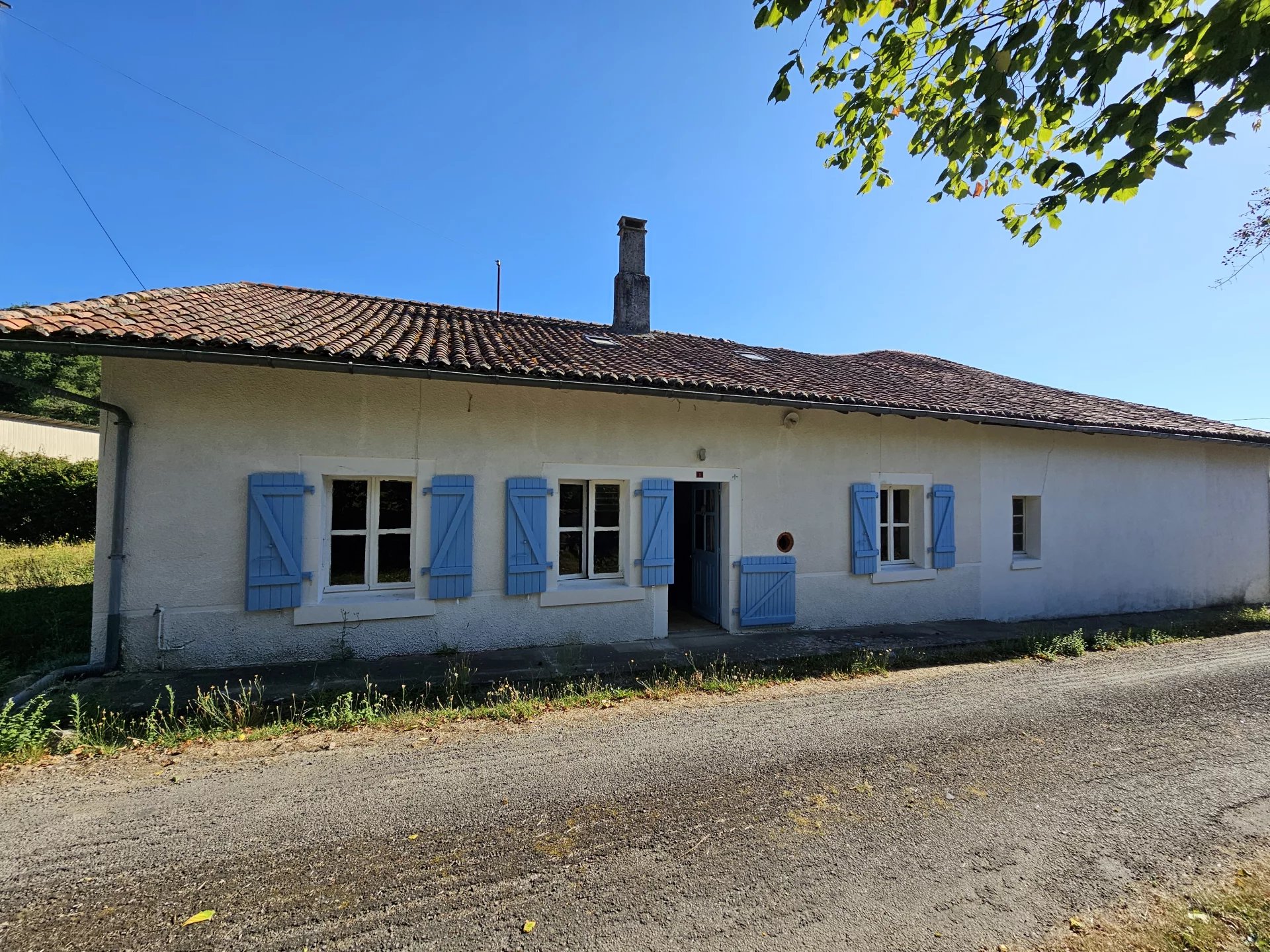 Charming 3-Bed Country Cottage with Barn and Fruit-Filled Garden