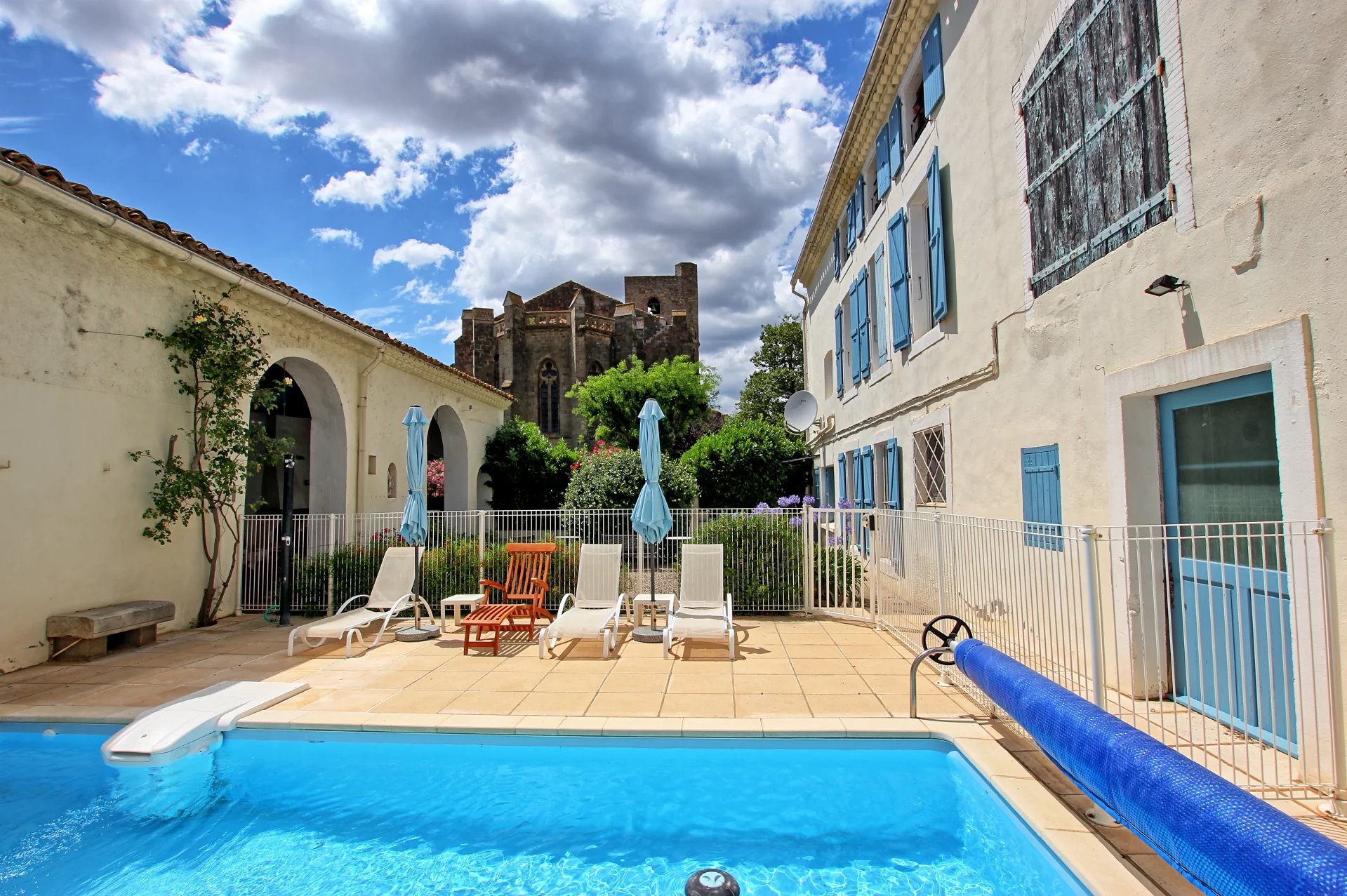 Large town house with pool, in centre of village with amenities