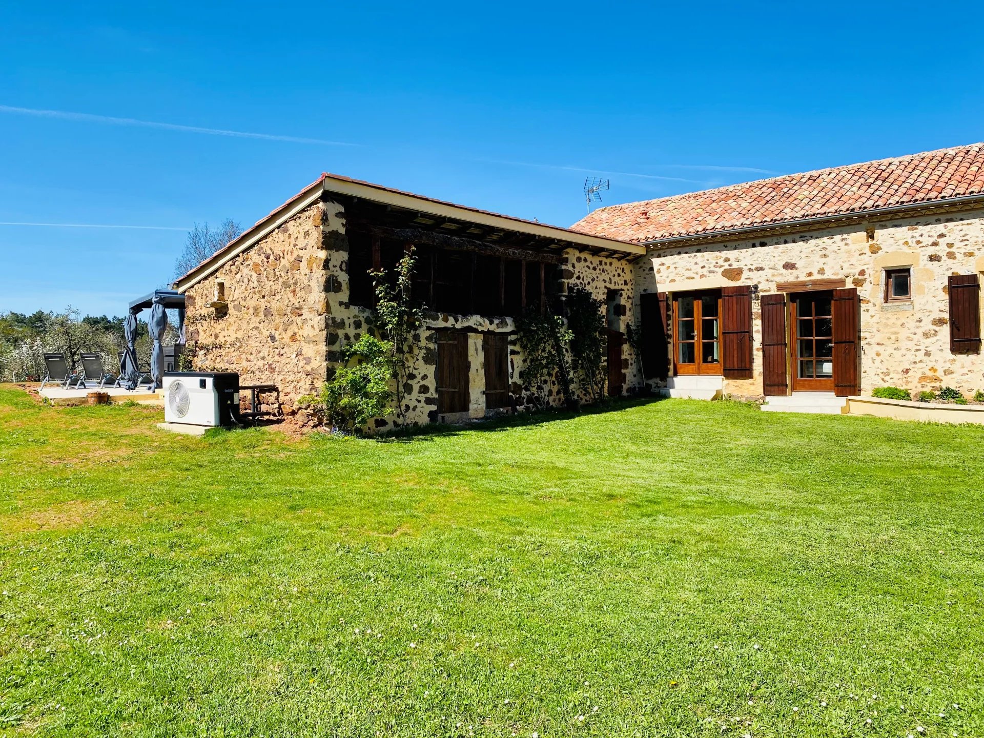 Complex of 3 Houses and Two Heated Pools - 5 minutes from Monpazier, Dordogne