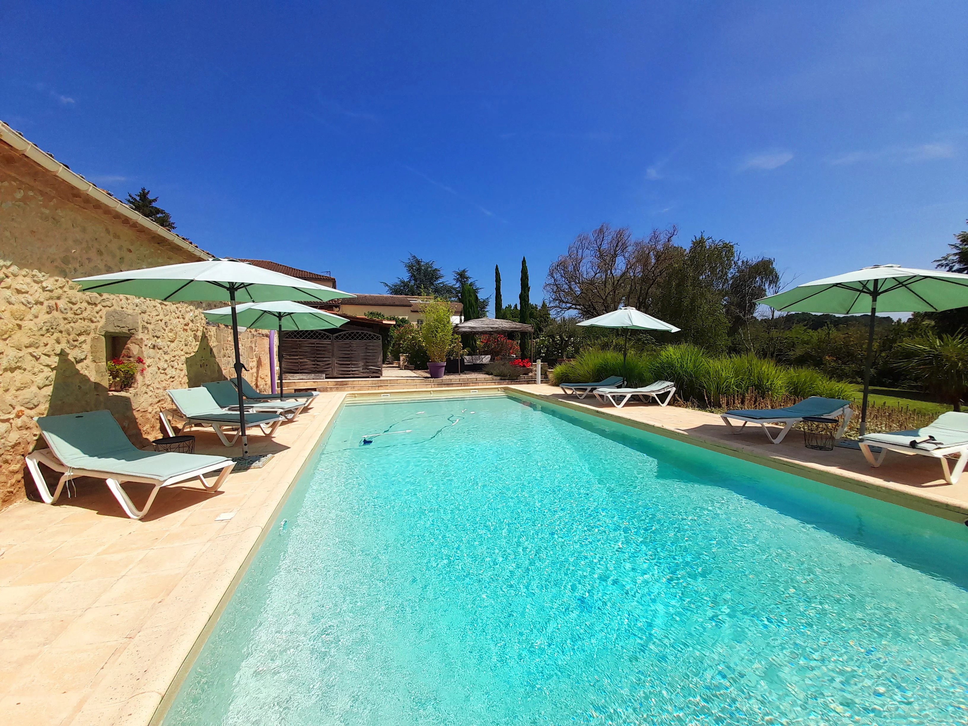 Grande ferme, 3 maisons d'amis et piscine