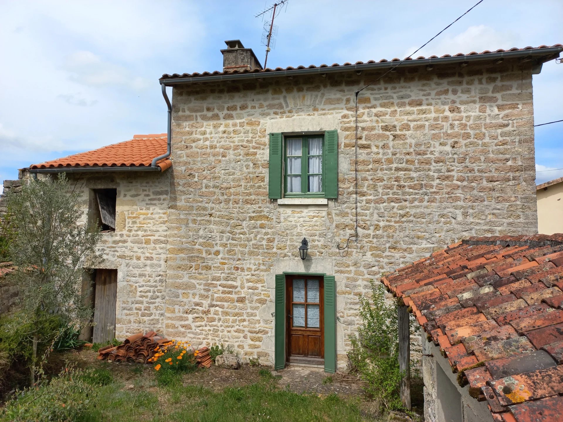 Pretty stone property just 5 minutes drive to Mansle