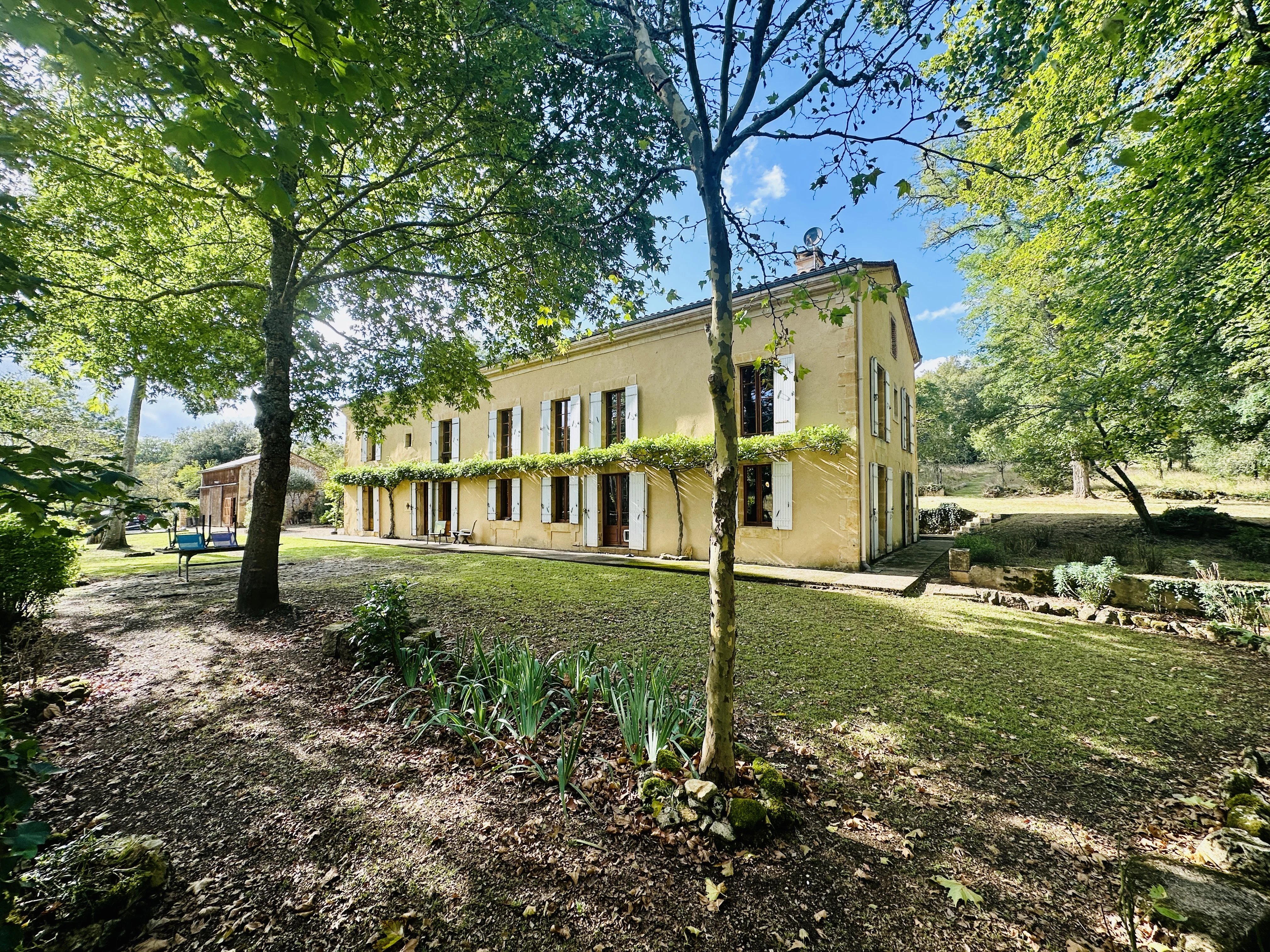 Bright and beautifully-renovated 18th Century property with land