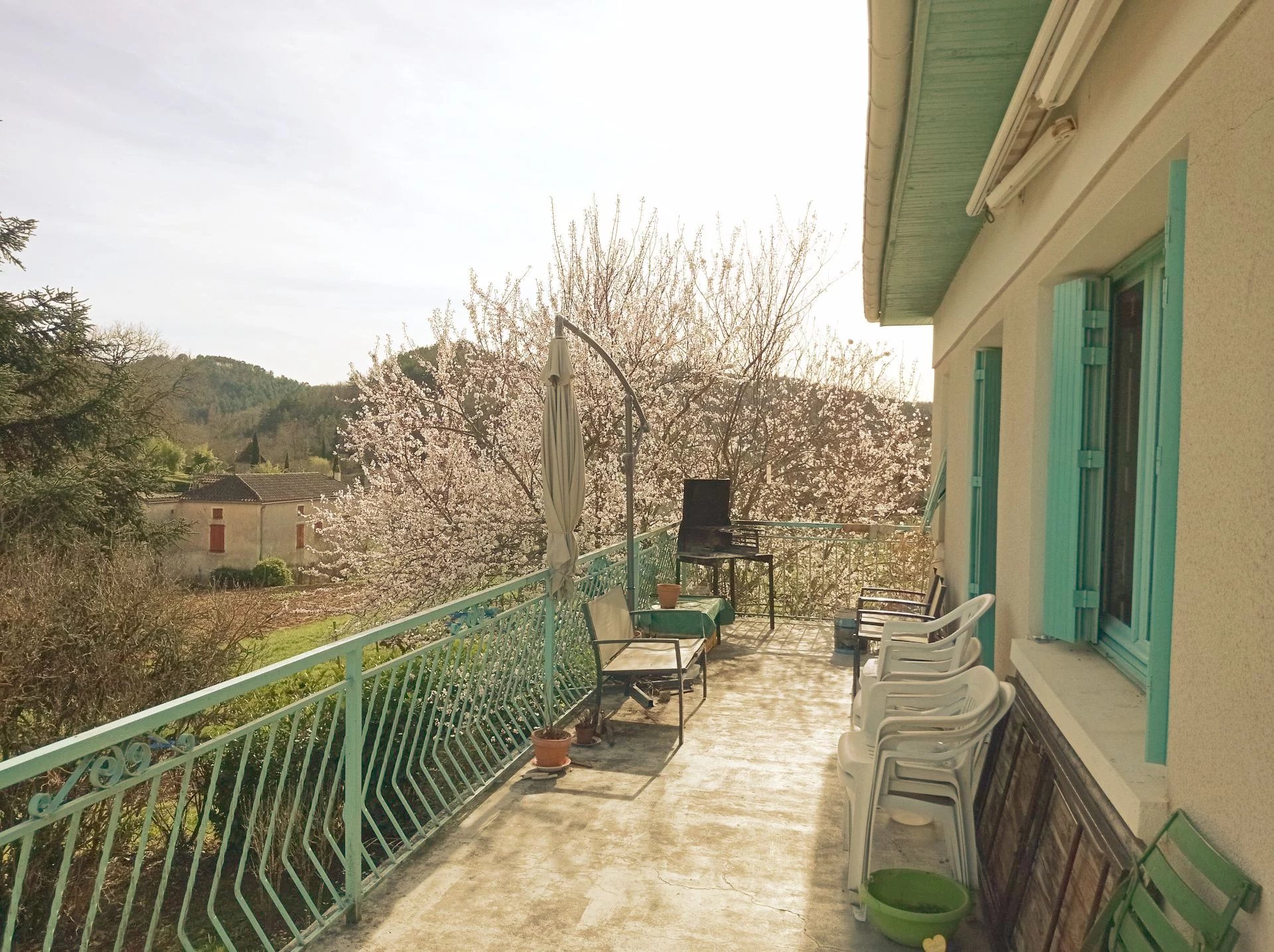 Large 3 bedroom house built in the 60s