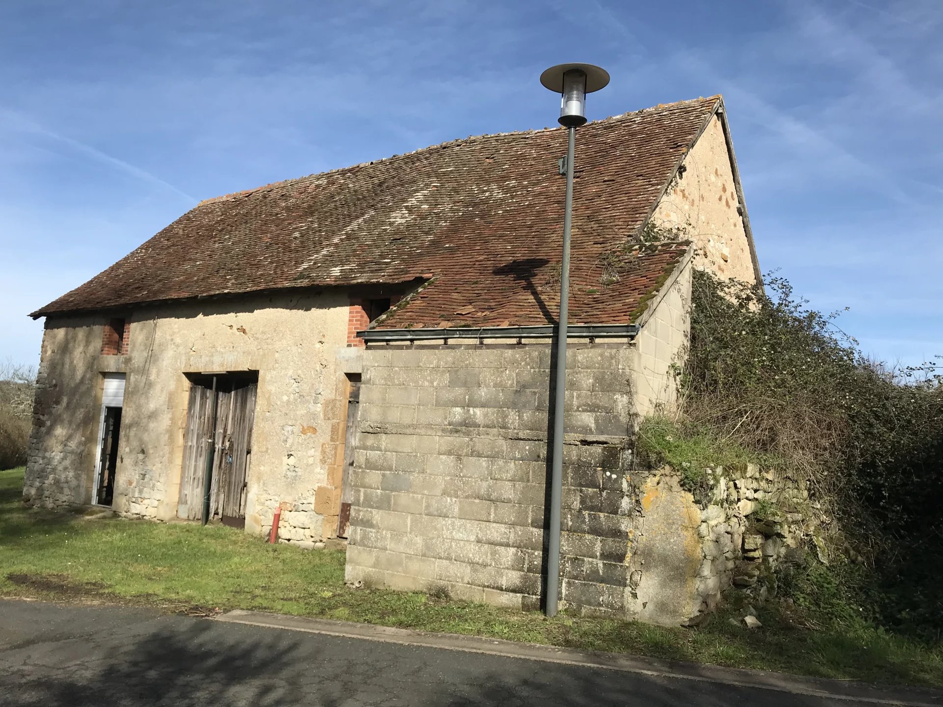 Attractive stone barn to renovate